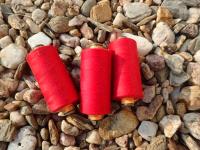 nit - ČERVENÁ - AMANN - BELFIL S - 100% polyesterová - VYSOCEPEVNOSTNÍ - 1000 m