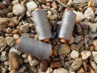 nit - SVĚTLE ŠEDÁ - AMANN - BELFIL S - 100% polyesterová - VYSOCEPEVNOSTNÍ - 1000 m