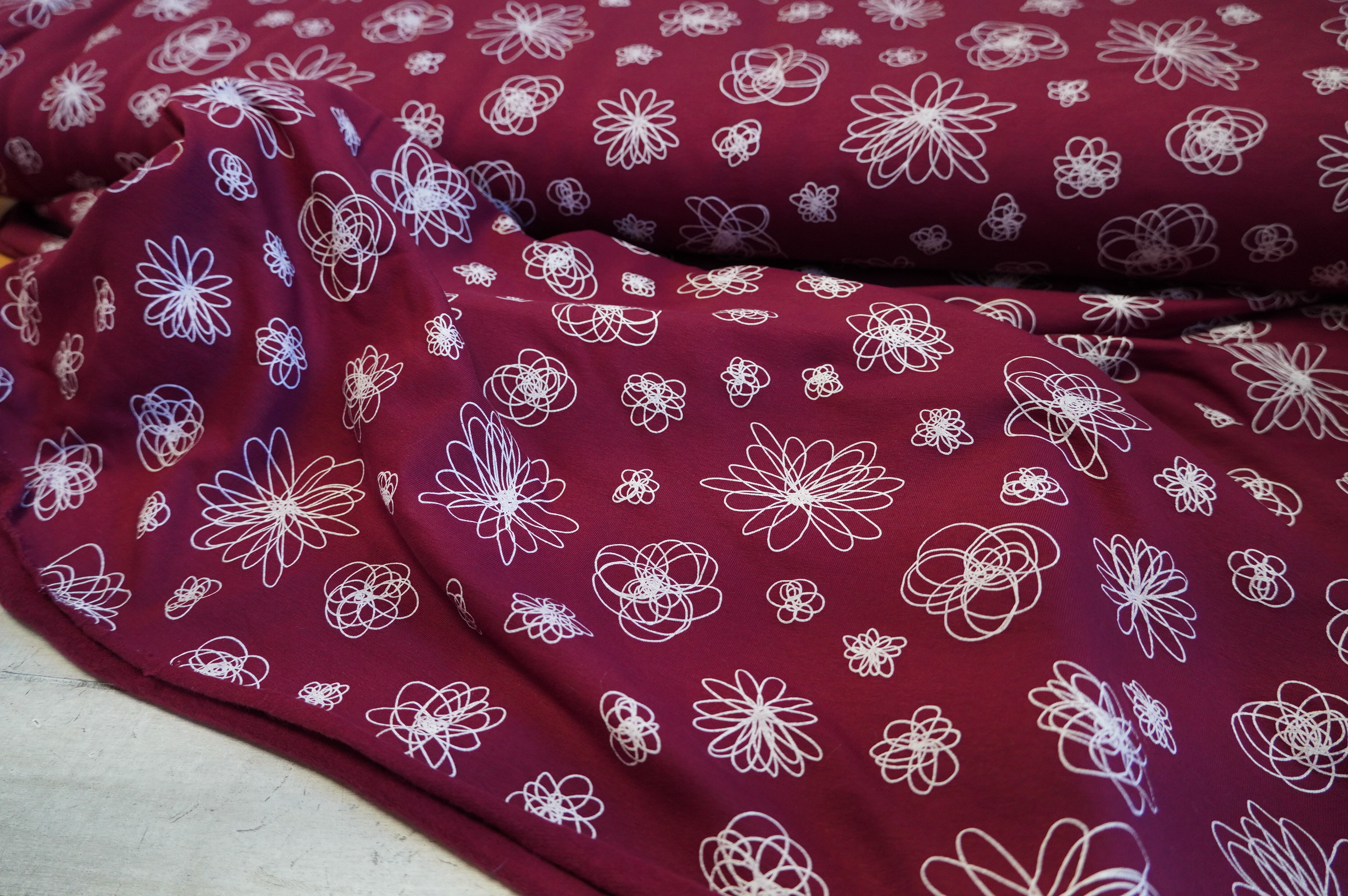 TEPLÁKOVINA - BORDO + KYTIČKY - POČESANÁ