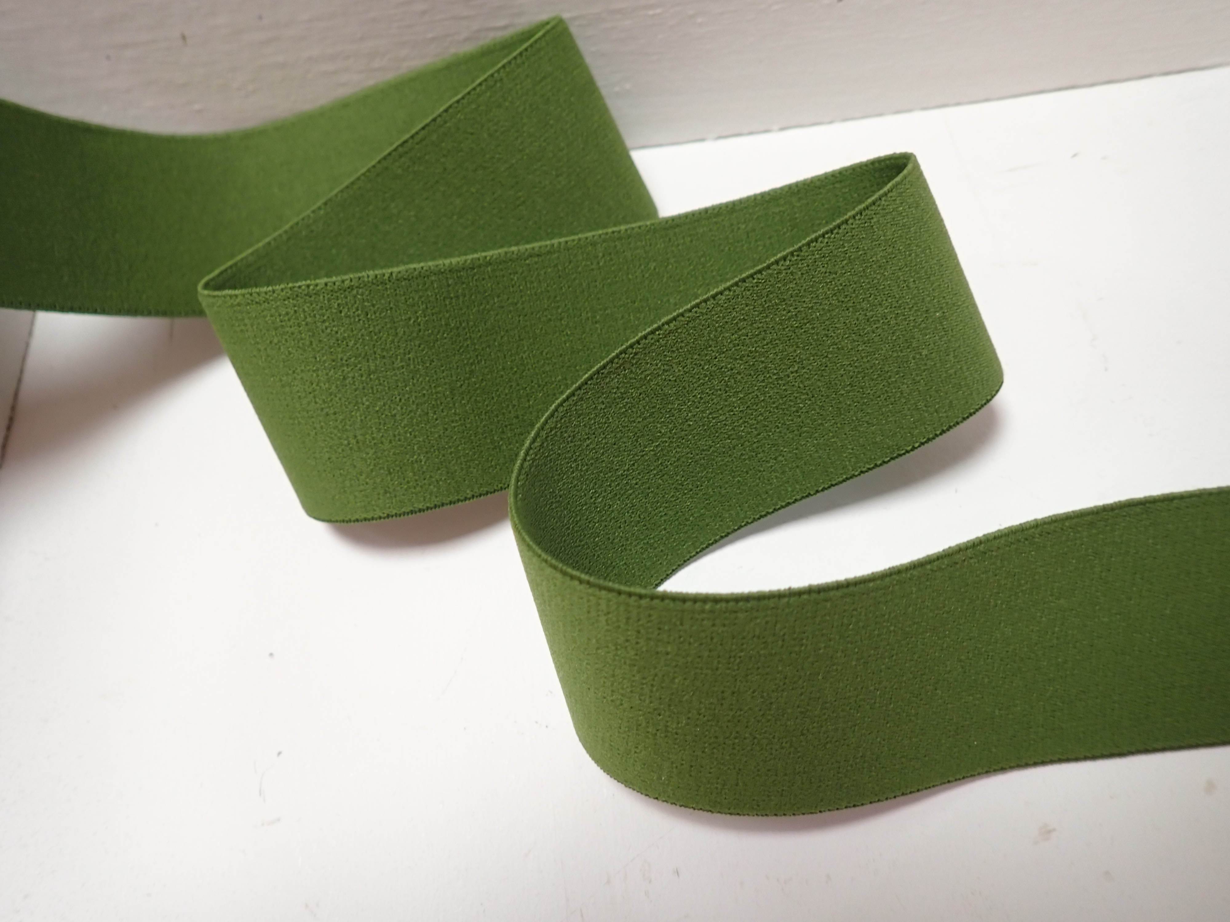 GUMA - PRUŽENKA - LAHVOVĚ ZELENÁ HLADKÁ - ŠÍŘE 40 MM