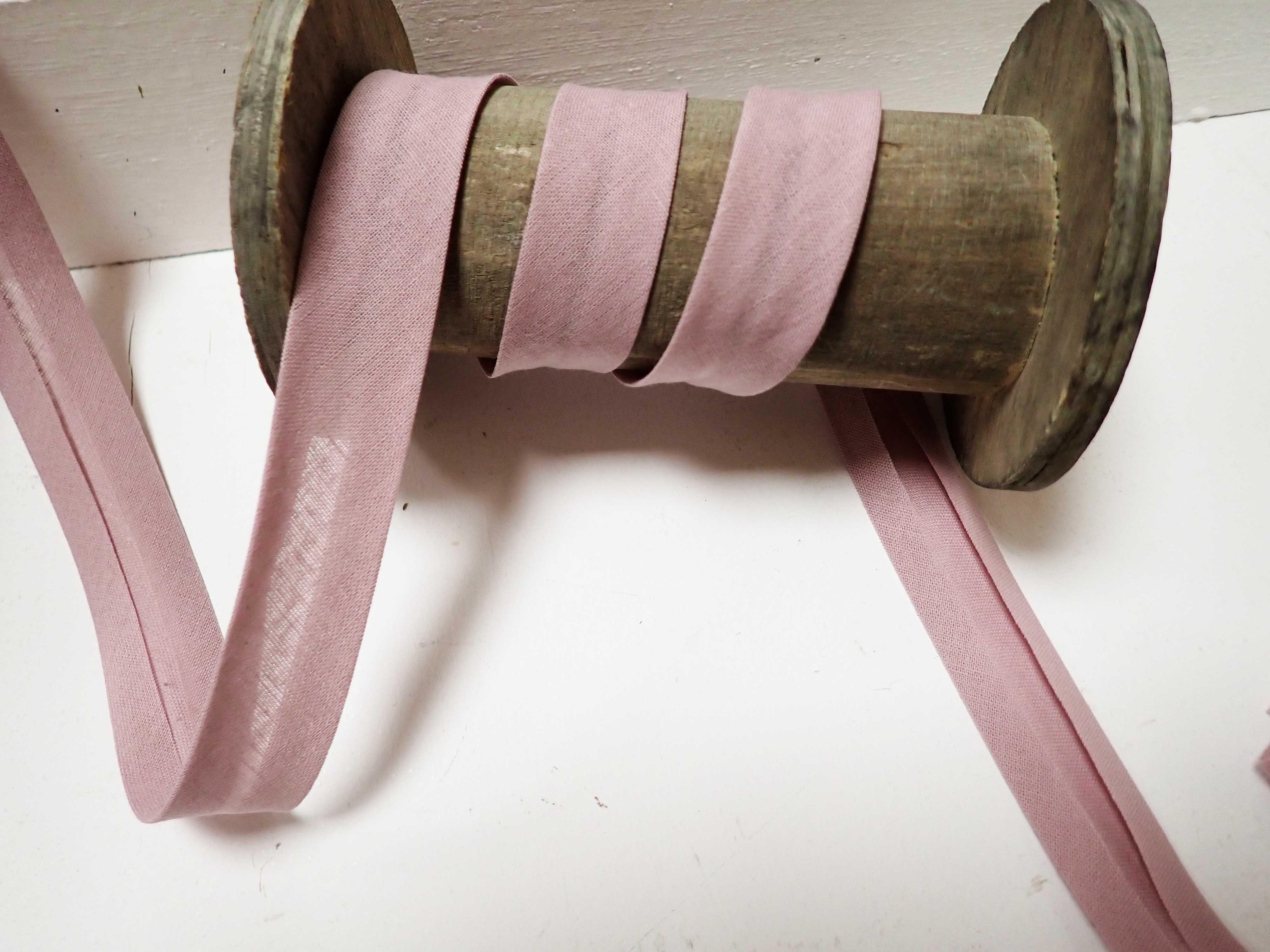 BAVLNĚNÝ ŠIKMÝ PROUŽEK - STAROFIALOVÝ - 20 MM