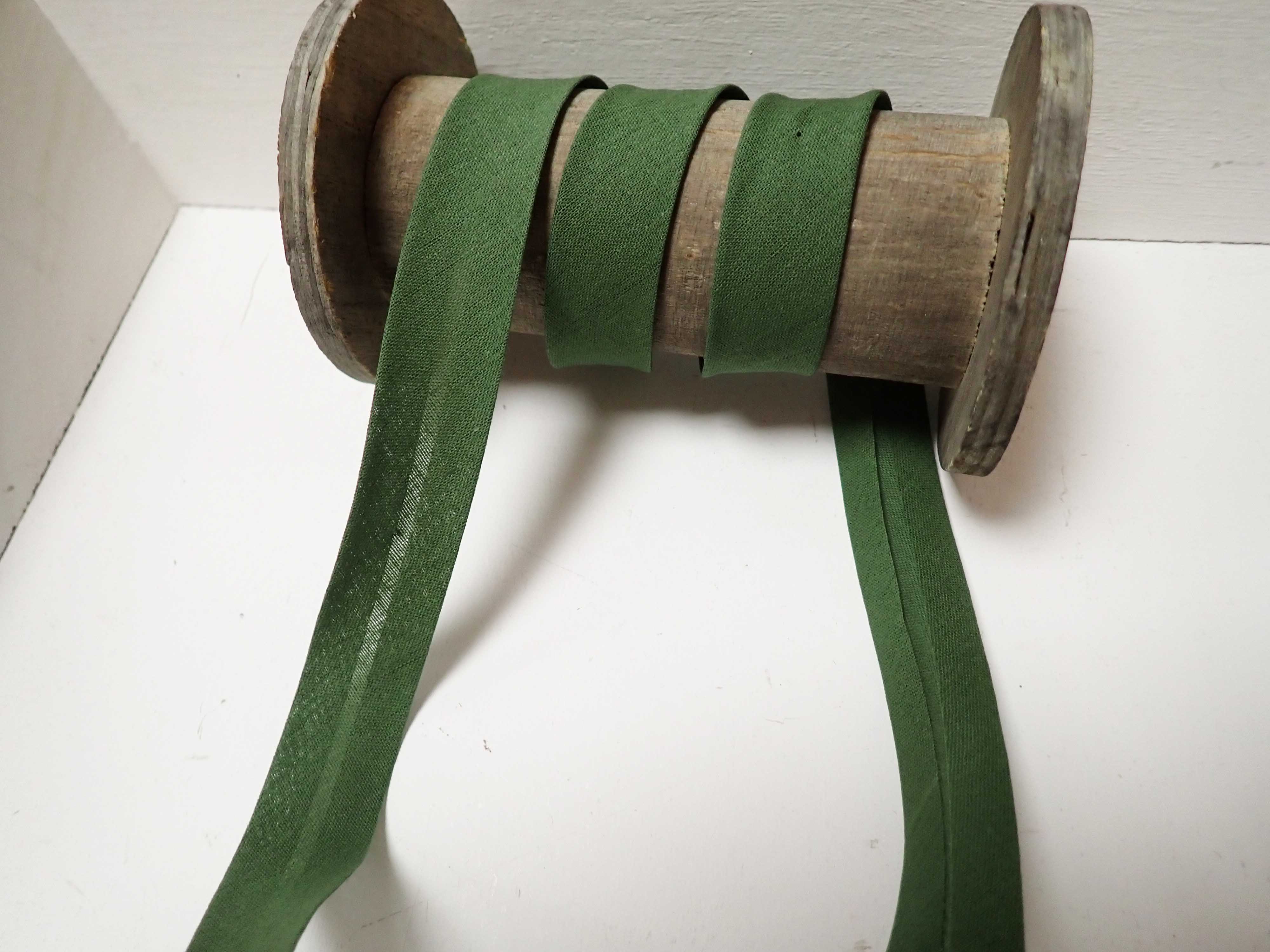 BAVLNĚNÝ ŠIKMÝ PROUŽEK - LAHVOVĚ ZELENÁ - 20 MM