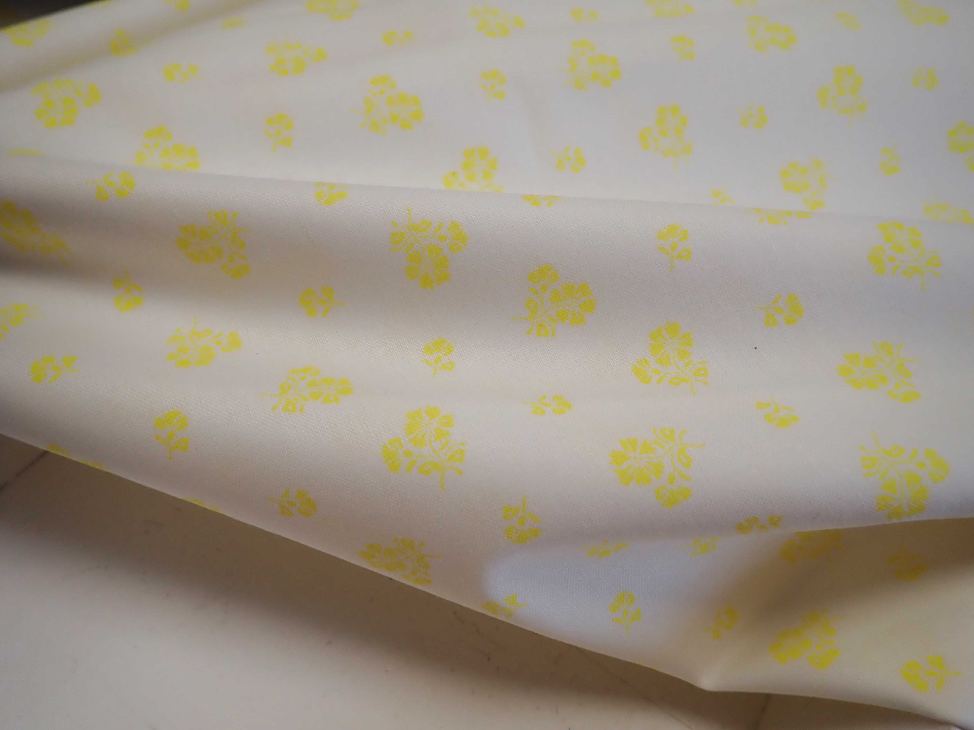 LÁTKA - BÍLÁ + ŽLUTÉ KYTIČKY