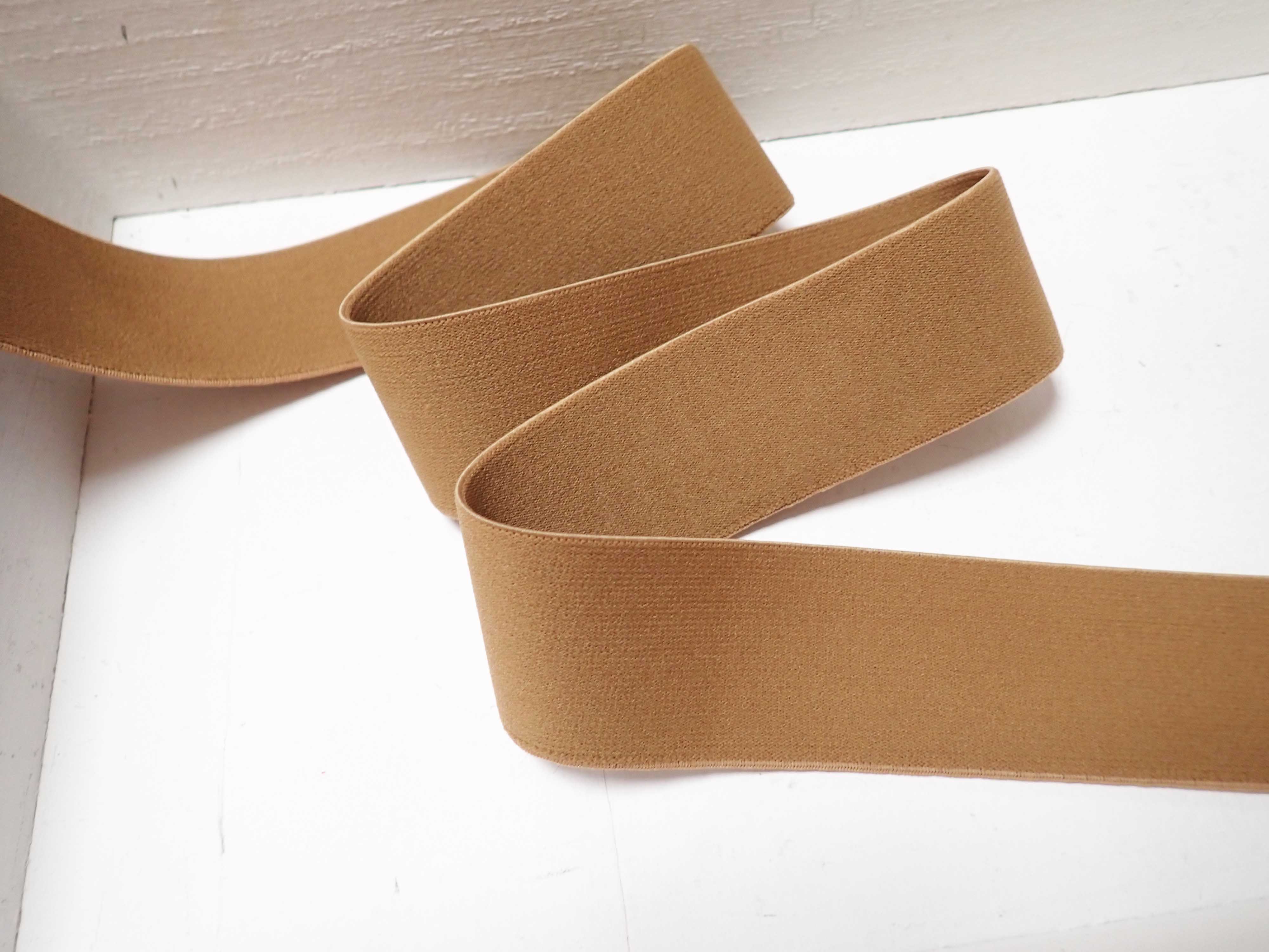 GUMA - PRUŽENKA - HLADKÁ - ŠÍŘE 40 MM - BÉŽOVÁ