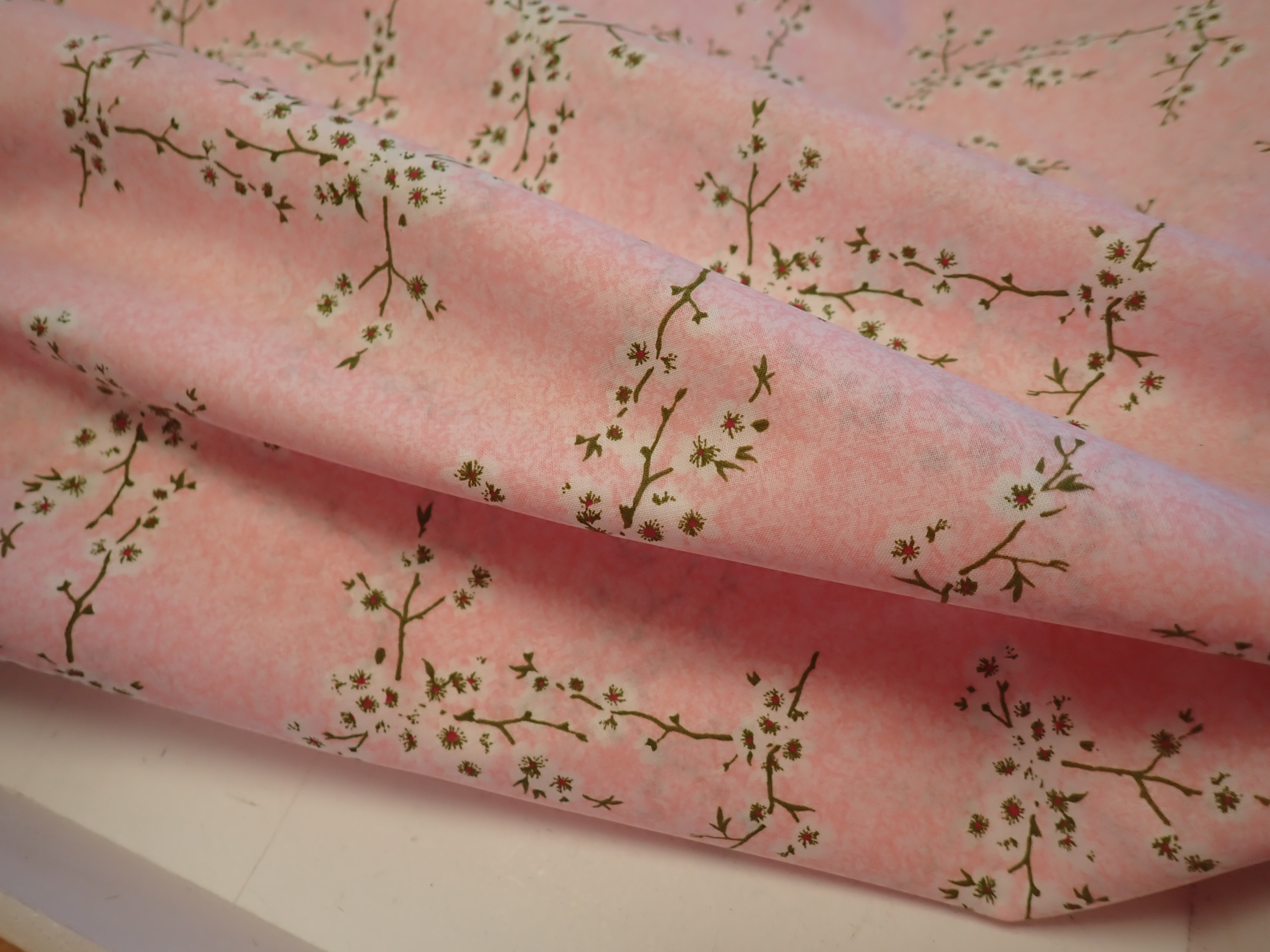 LÁTKA - RŮŽOVÁ + KVĚTY