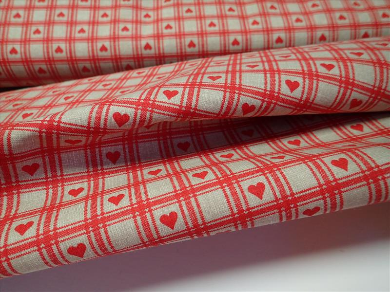 LÁTKA - LNĚNÝ EFEKT + ČERVENÁ SRDÍČKA + KOSTIČKY