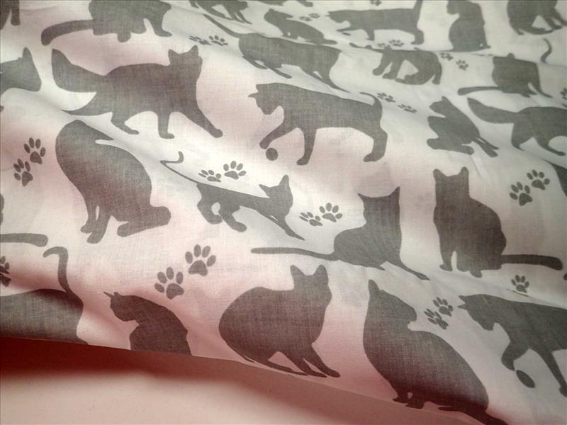 LÁTKA - BÍLÁ + SVĚTLE ŠEDÉ KOČKY