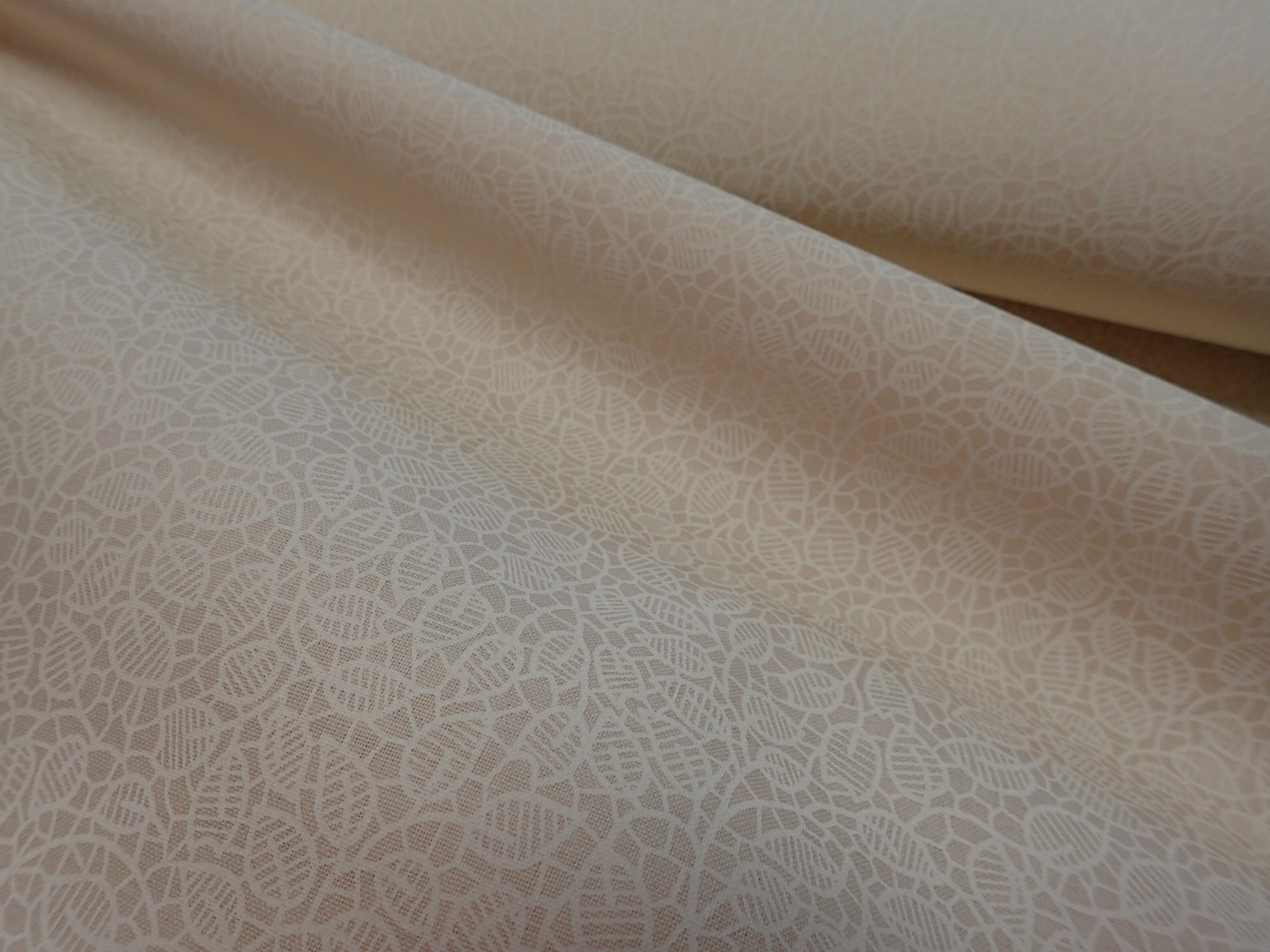 LÁTKA - SMETANOVÁ + BÍLÉ LÍSTEČKY