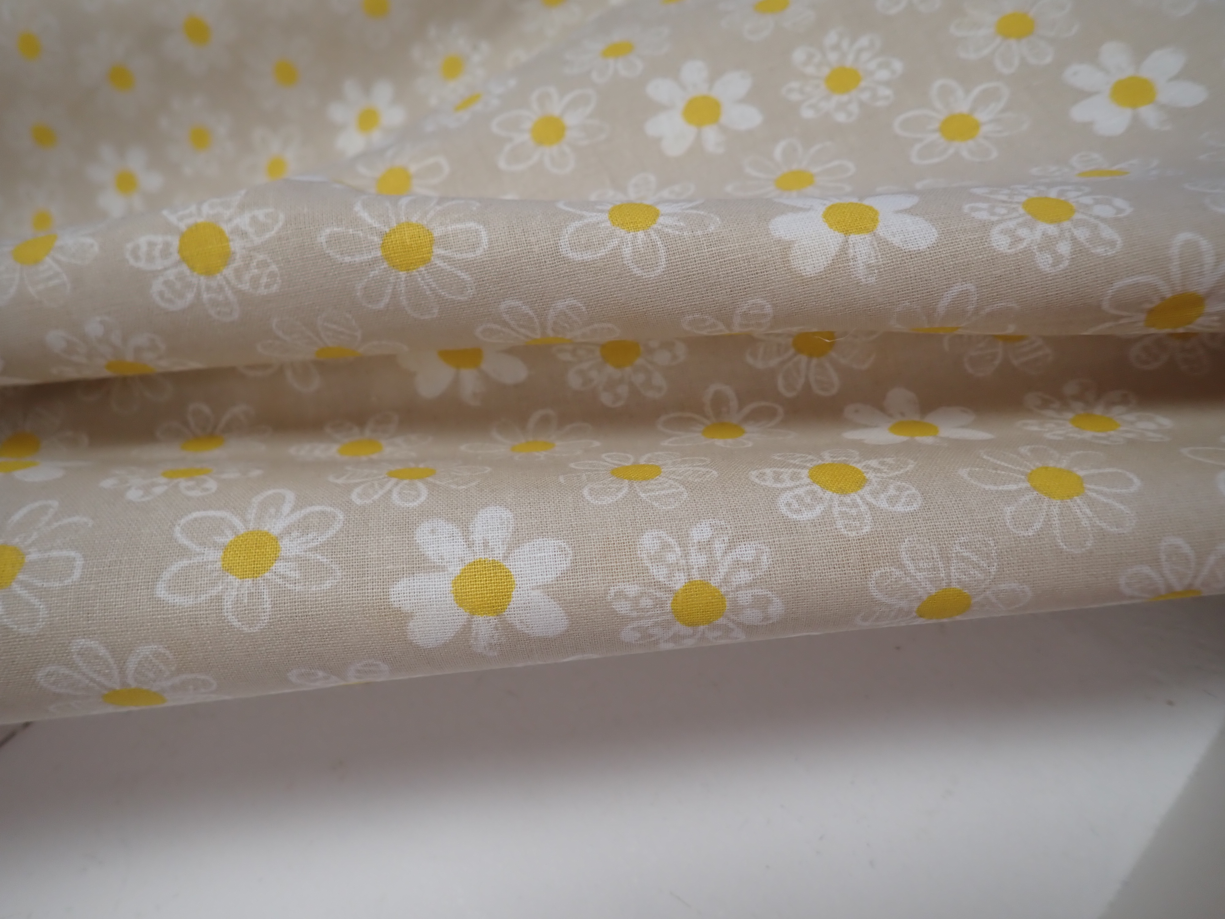 LÁTKA - KYTIČKY - BÉŽOVÁ