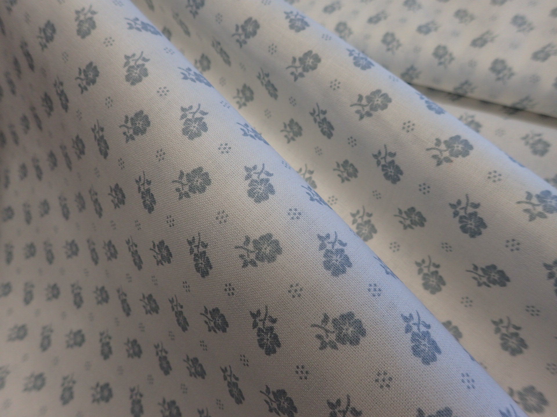 LÁTKA - BÍLÁ + ŠEDÉ  KYTIČKY