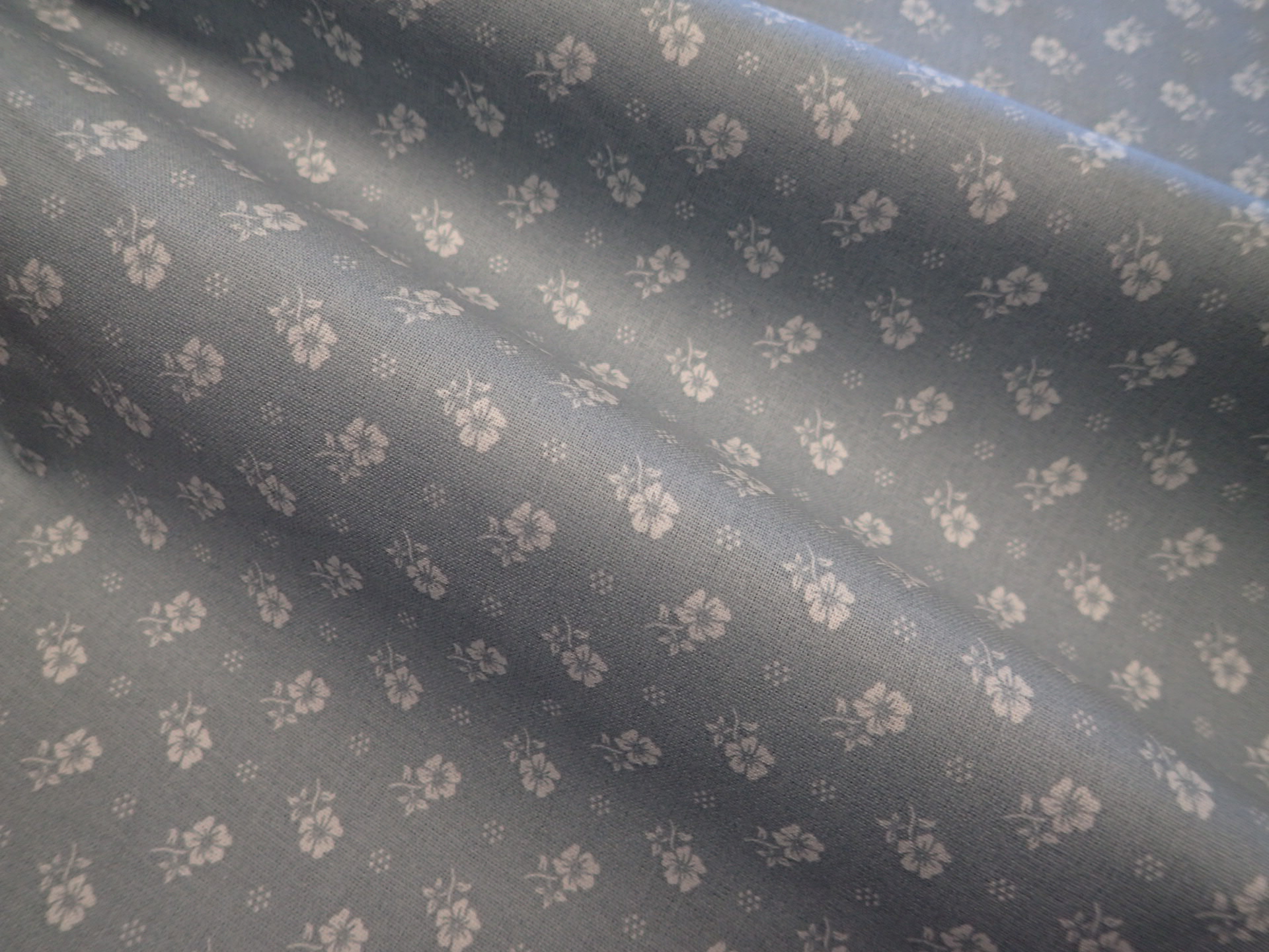 LÁTKA - ŠEDÁ + BÍLÉ  KYTIČKY