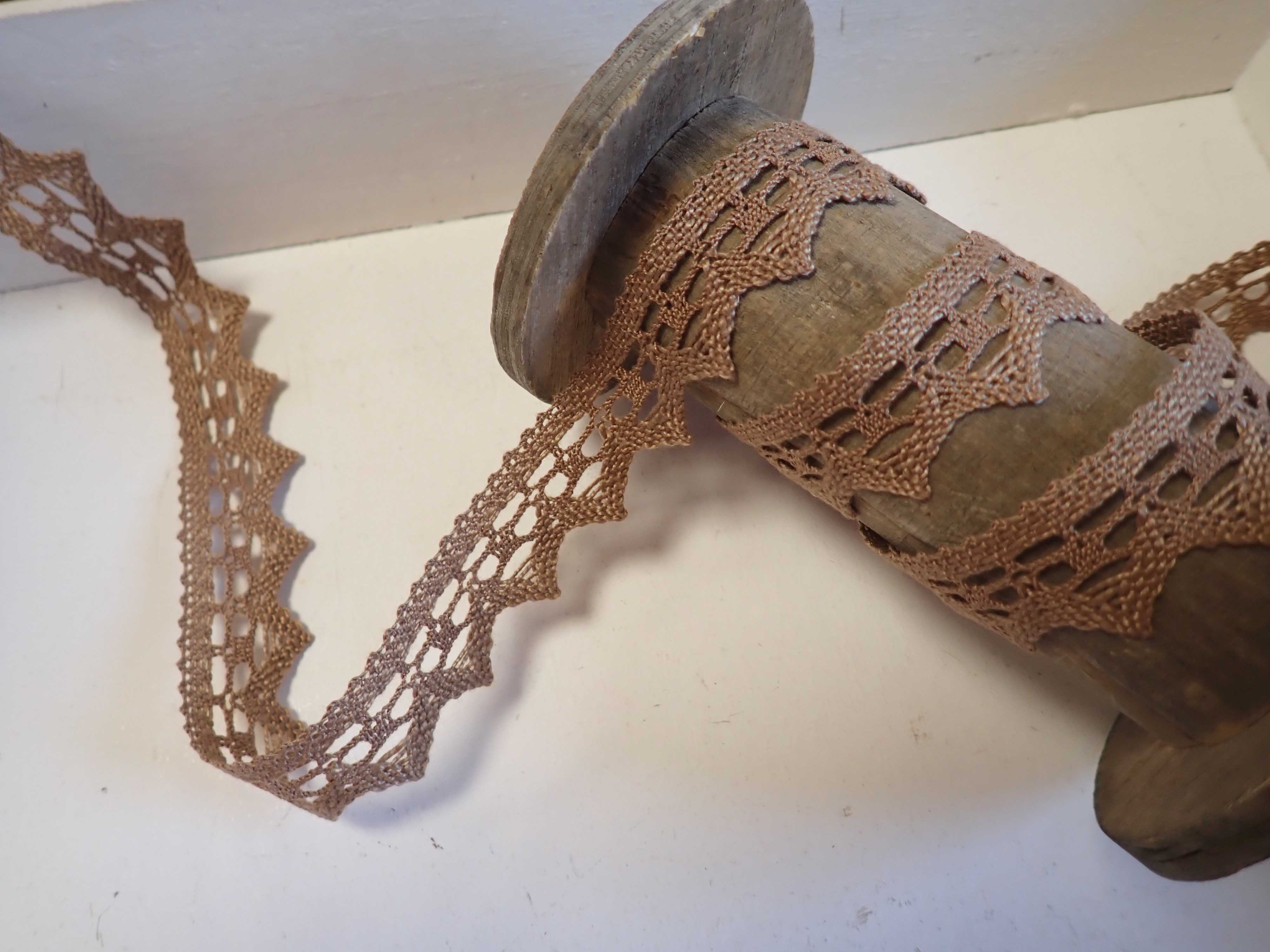 KRAJKA - PALIČKOVANÁ - TMAVĚ BÉŽOVÁ