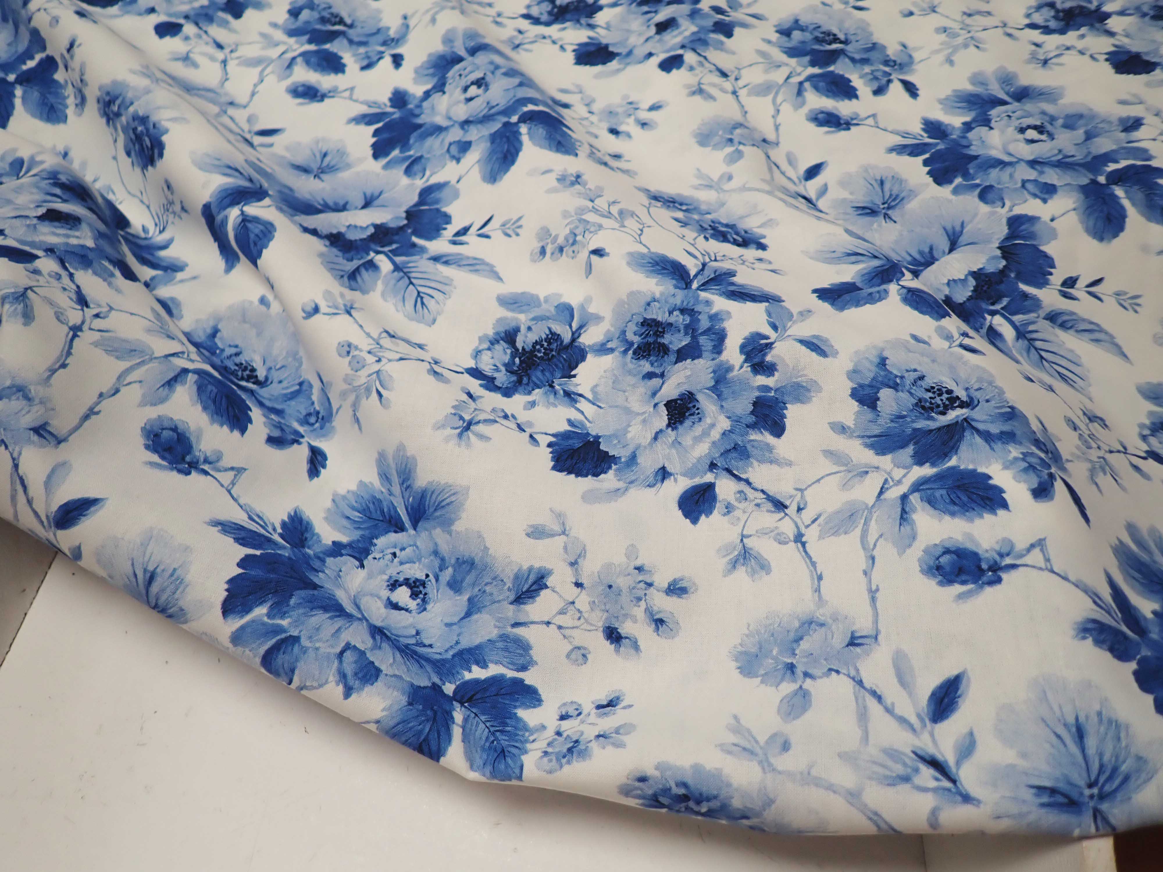 LÁTKA - POPELÍN - MODRÉ KVĚTY