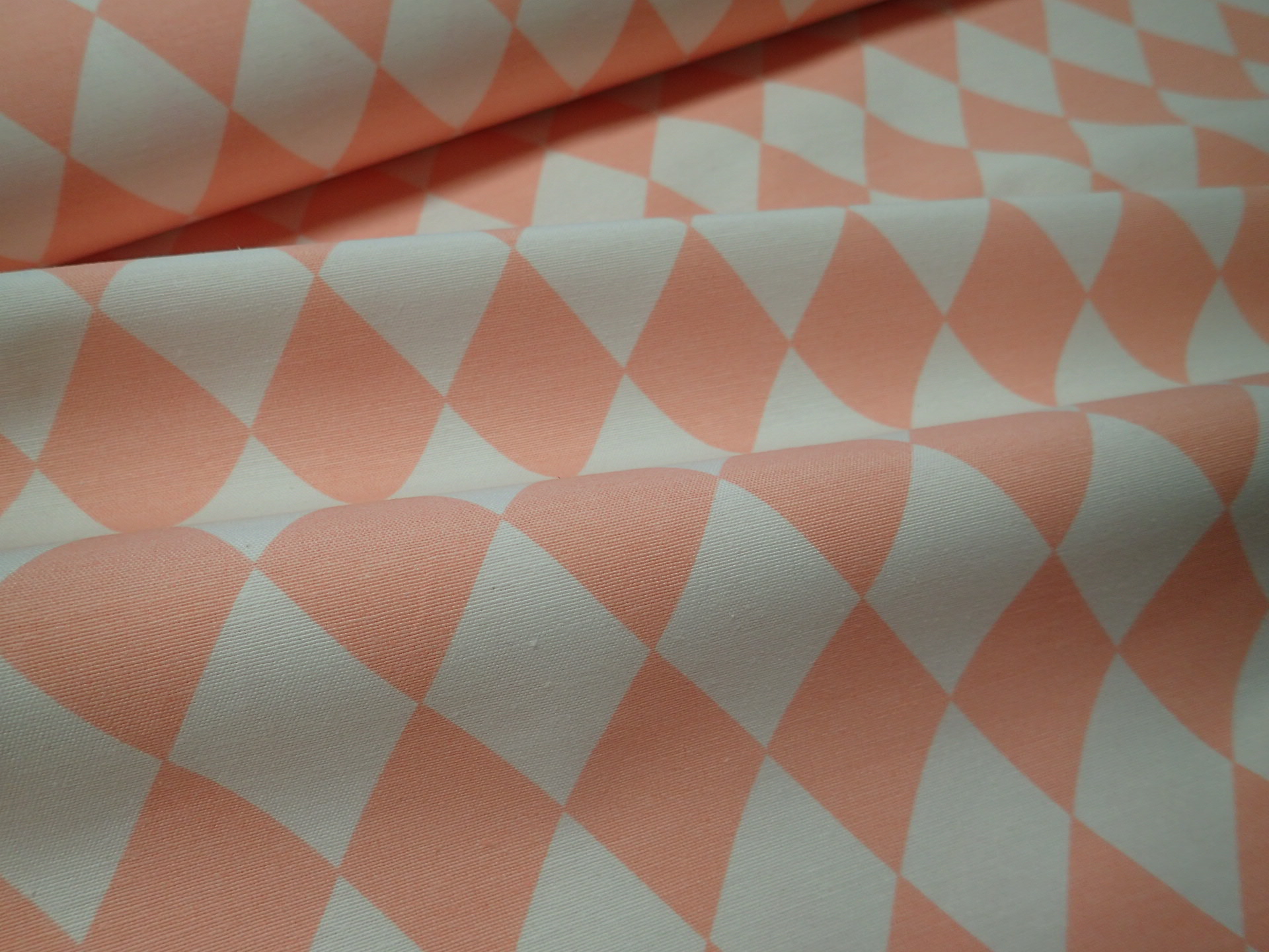 LÁTKA - POTAHOVKA - LOSOSOVÉ KOSOČTVERCE