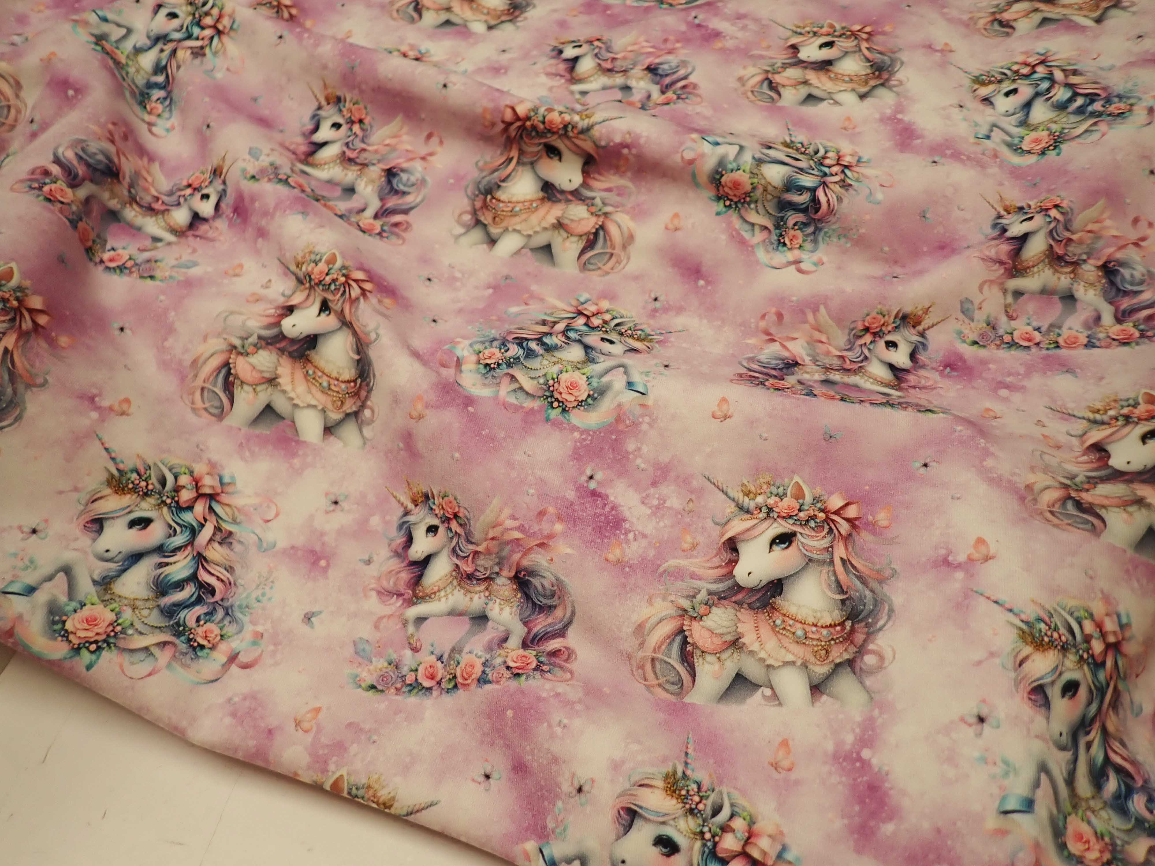 LÁTKA - TEPLÁKOVINA - JEDNOROŽCI