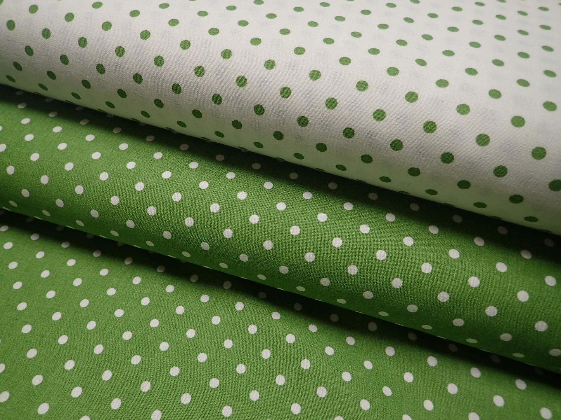 LÁTKA -  LAHVOVĚ ZELENÁ + BÍLÉ PUNTÍKY