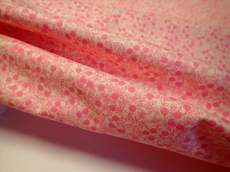 LÁTKA - SMETANOVÁ + RŮŽOVÉ KYTIČKY