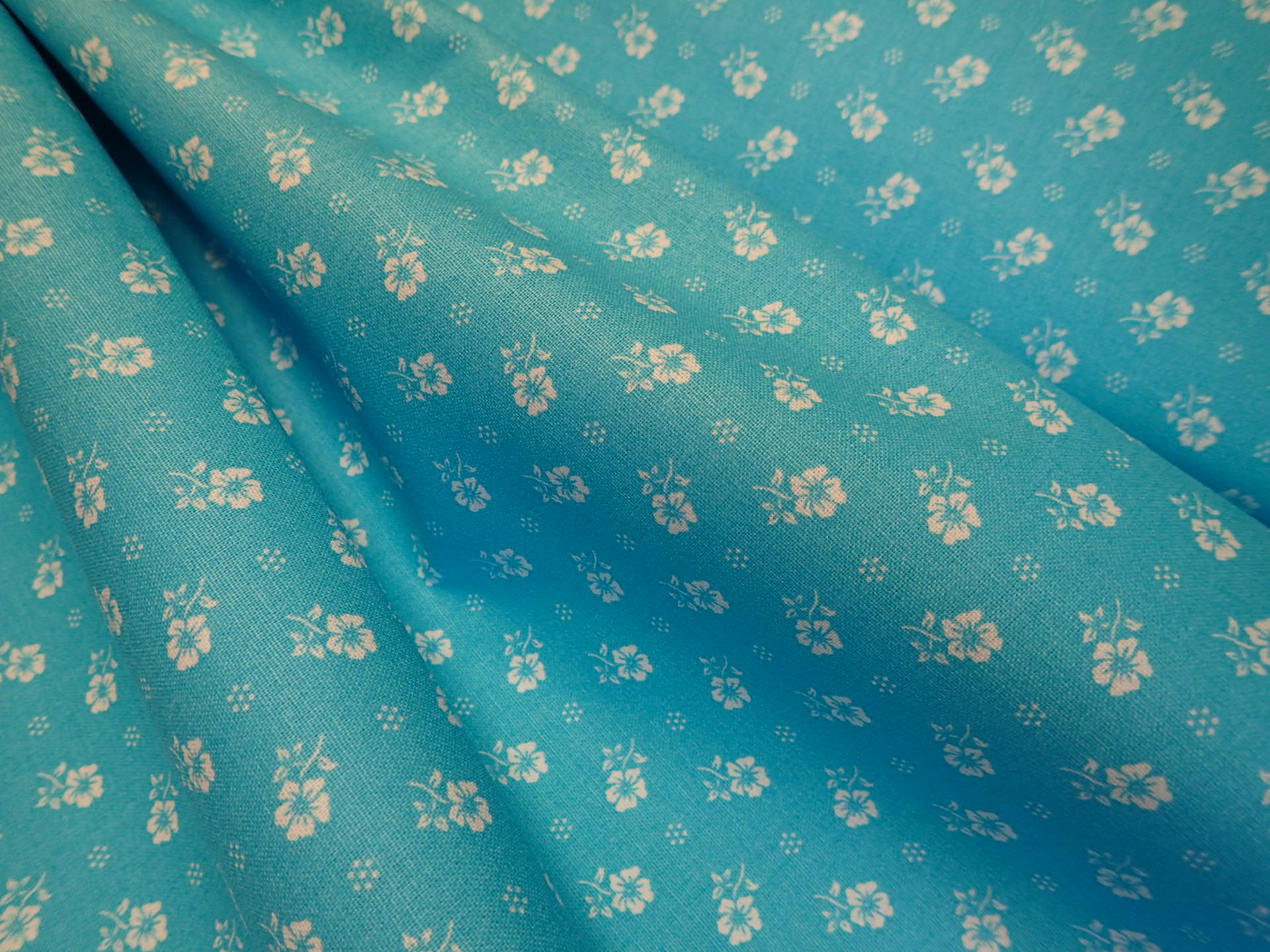 LÁTKA - TYRKYSOVÁ + BÍLÉ  KYTIČKY