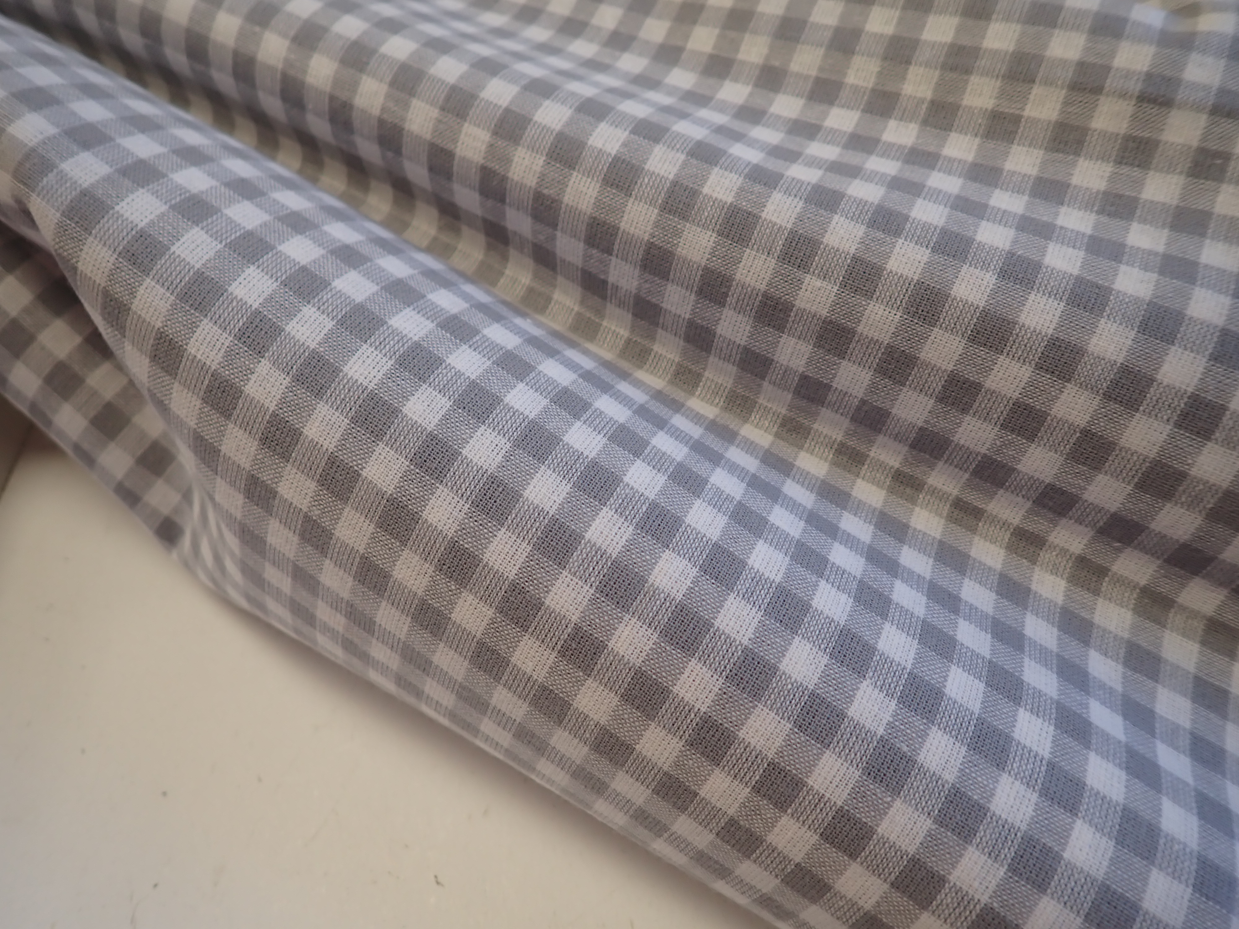 LÁTKA - KANAFAS -  ŠEDÁ KOSTIČKA