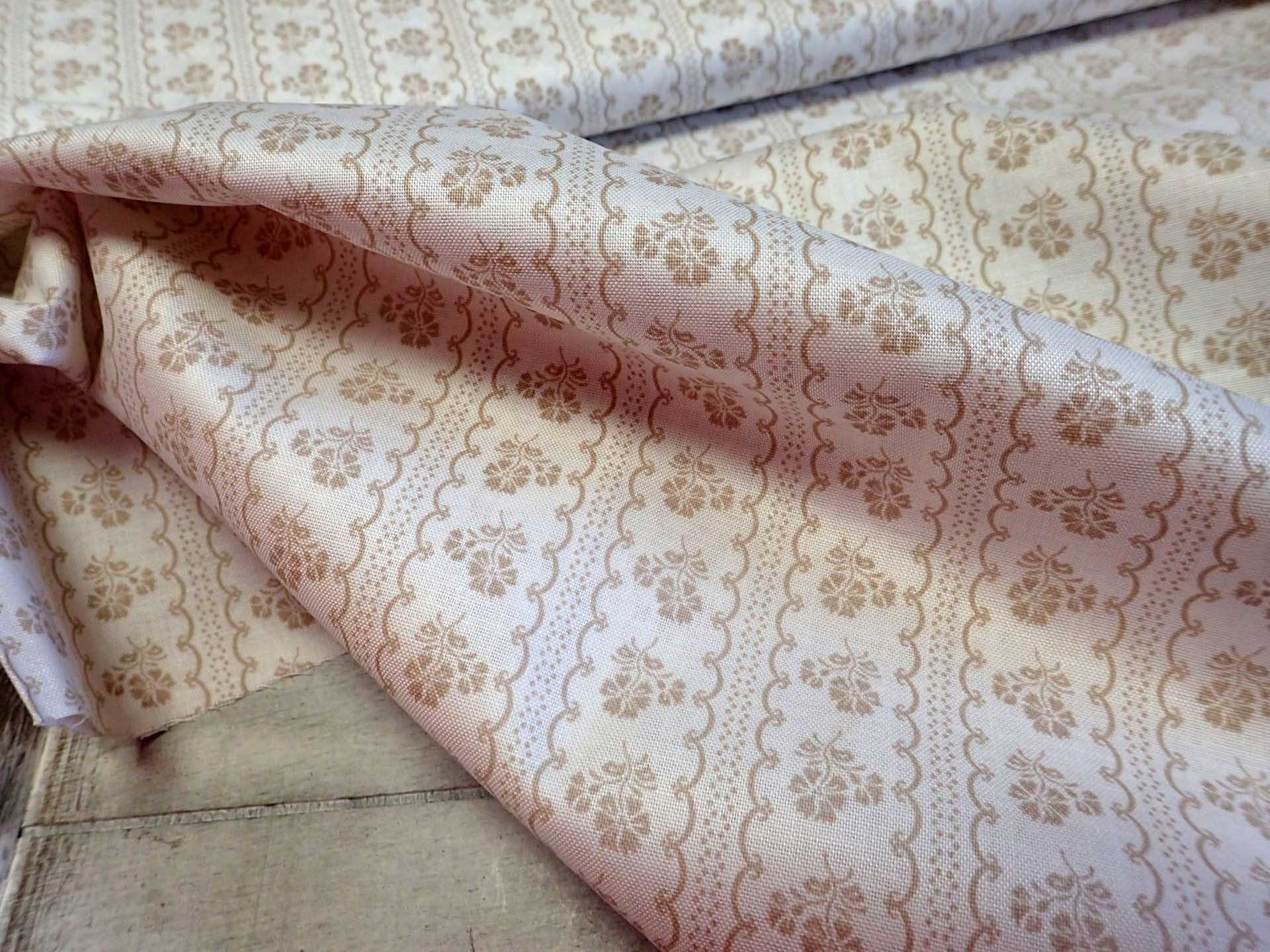 LÁTKA - BÉŽOVÉ PRUHY + KYTIČKY