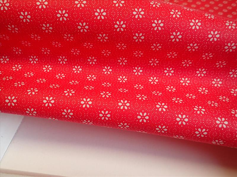 LÁTKA - ČERVENÁ + BÍLÉ KYTIČKY