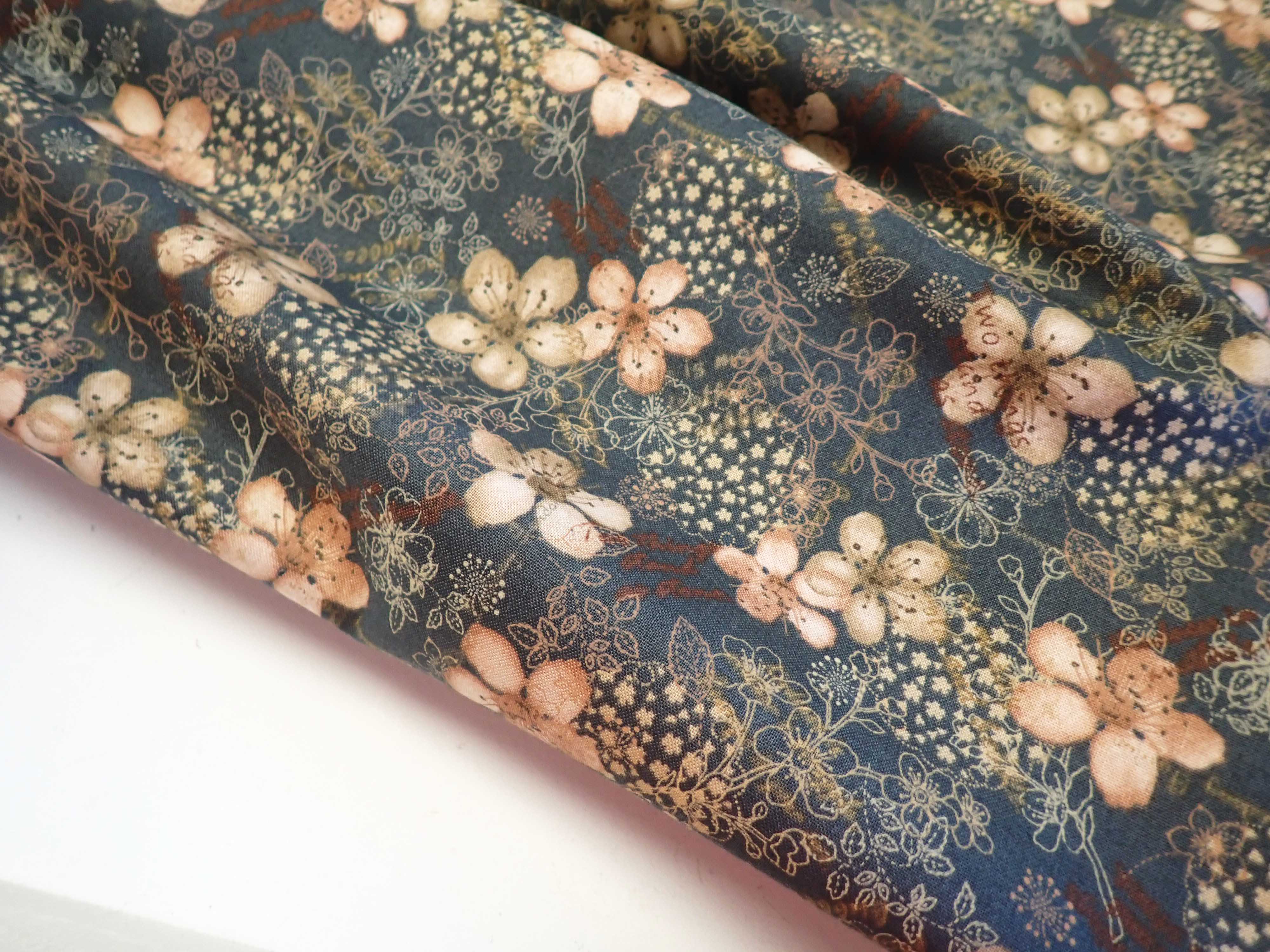 LÁTKA - TMAVĚ HNĚDÁ + KYTIČKY + PÍSMO