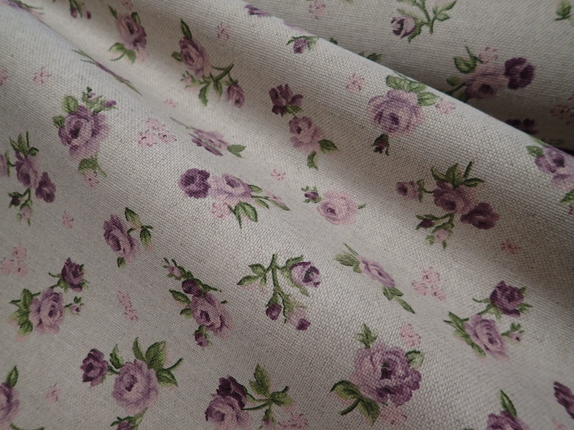 LÁTKA - REŽNÁ + FIALOVÉ RŮŽIČKY