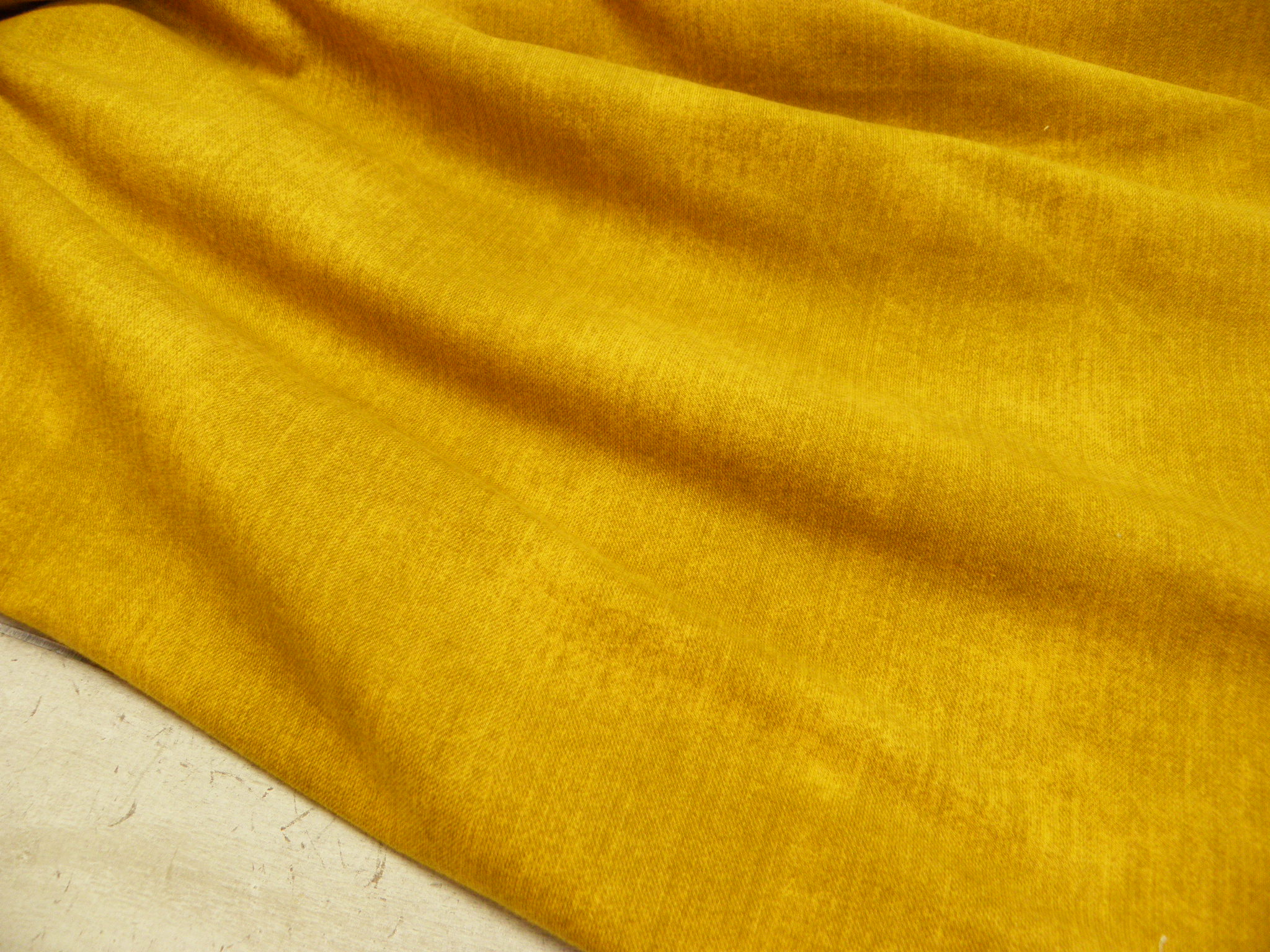 LÁTKA - TEPLÁKOVINA - ŠISOVANÁ DŽÍNOVINA HOŘČICOVÁ