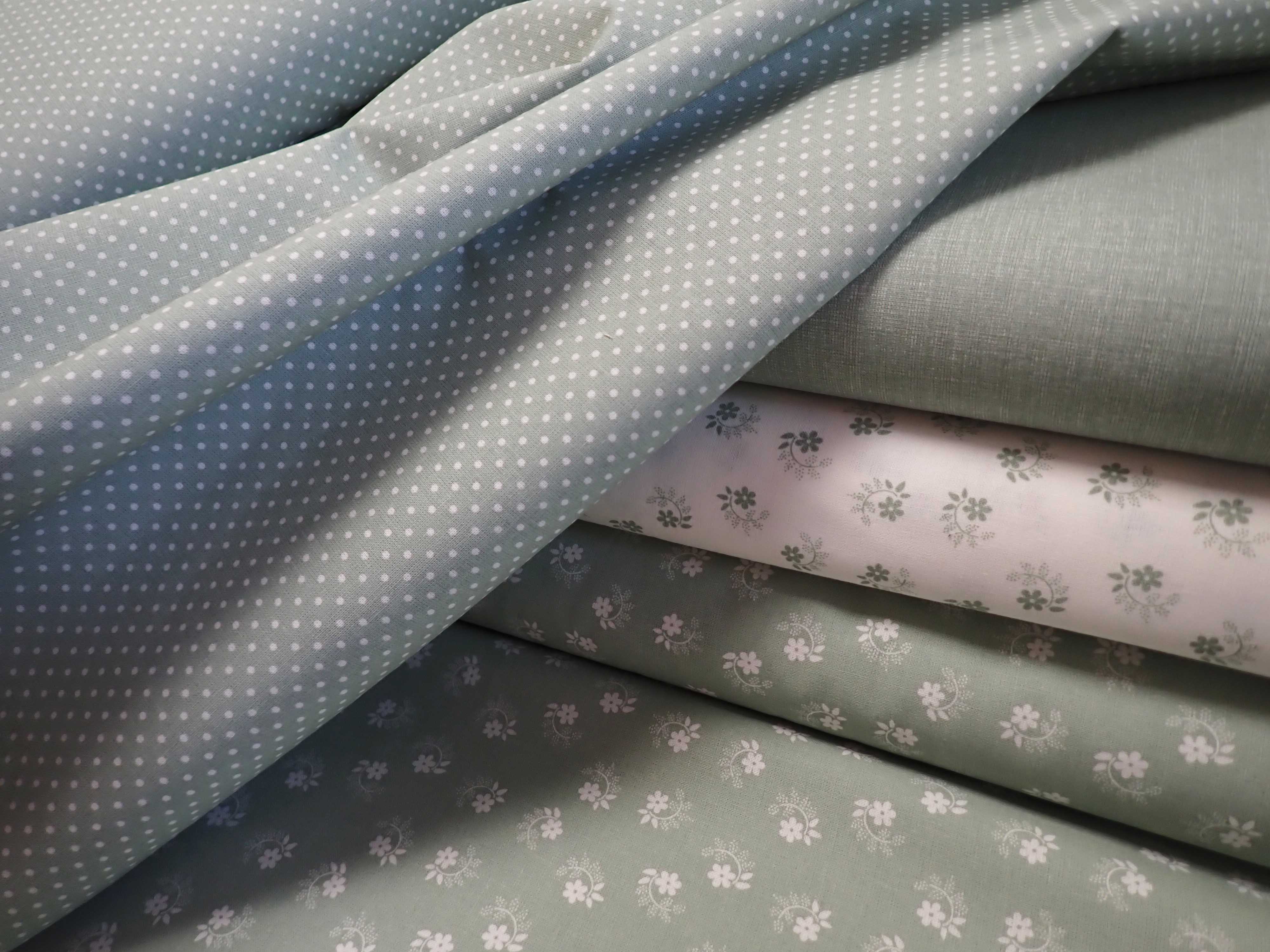 LÁTKA - PUNTÍKY - MENTOLOVOŠEDÉ