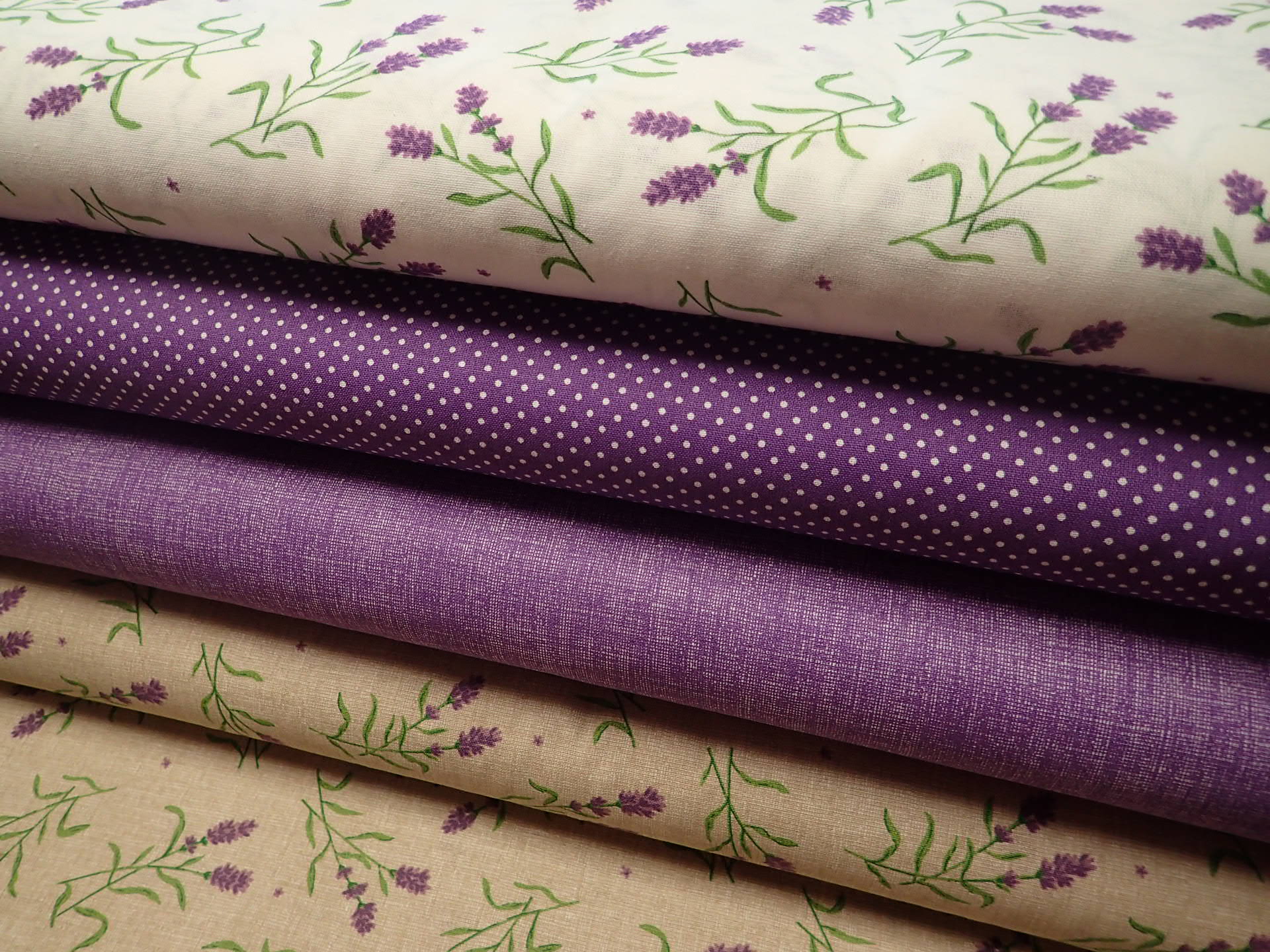 LÁTKA -  TMAVĚ FIALOVÝ PUNTÍK 2 MM