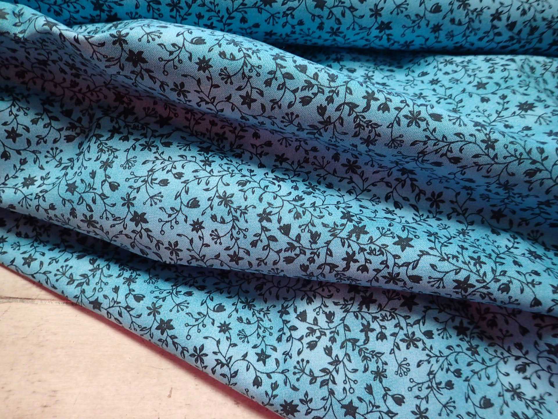 LÁTKA - TYRKYSOVÁ + ČERNÉ KYTIČKY