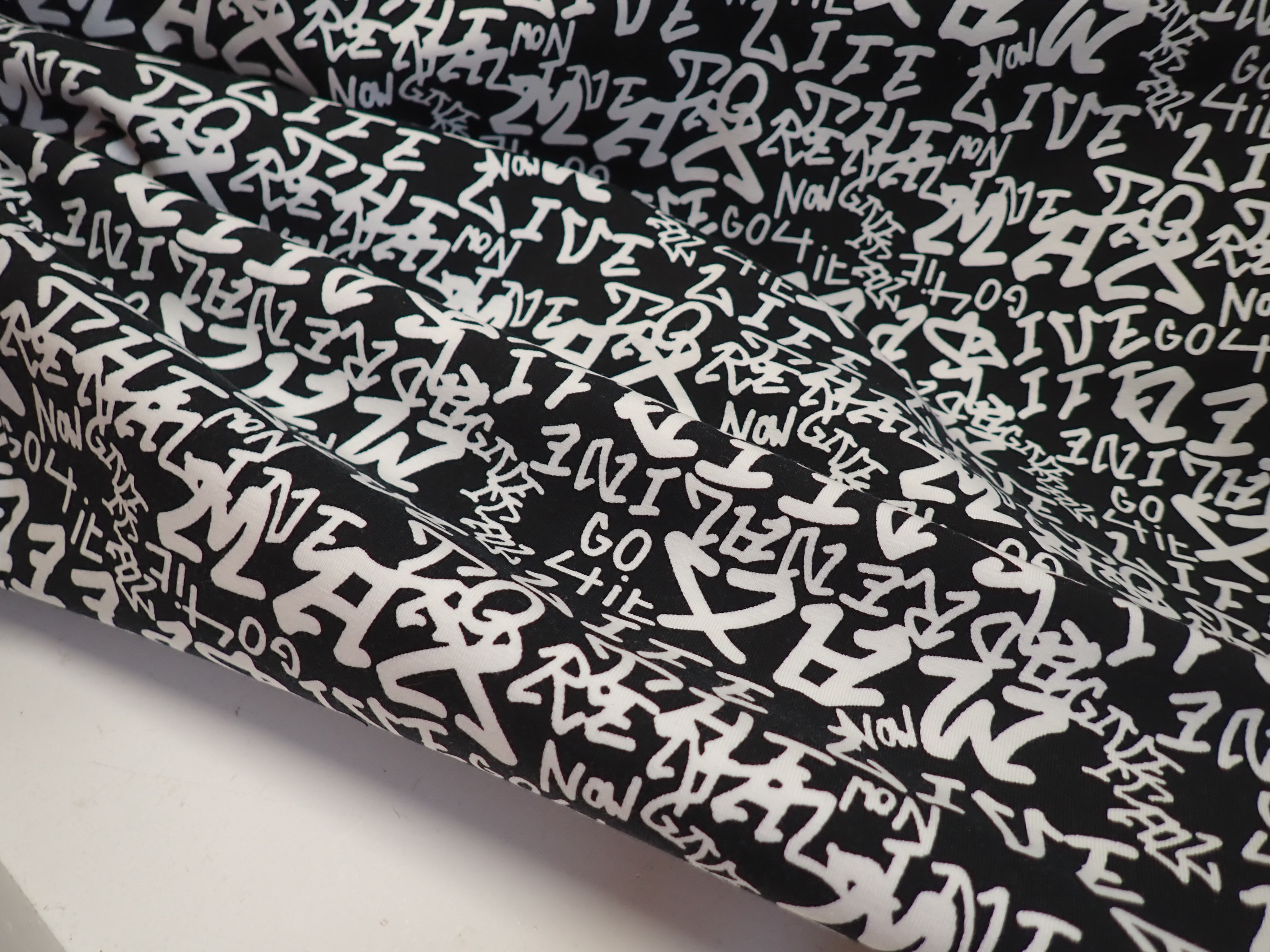 PLETENINA - JERSEY - ČERNÁ + BÍLÉ PÍSMO