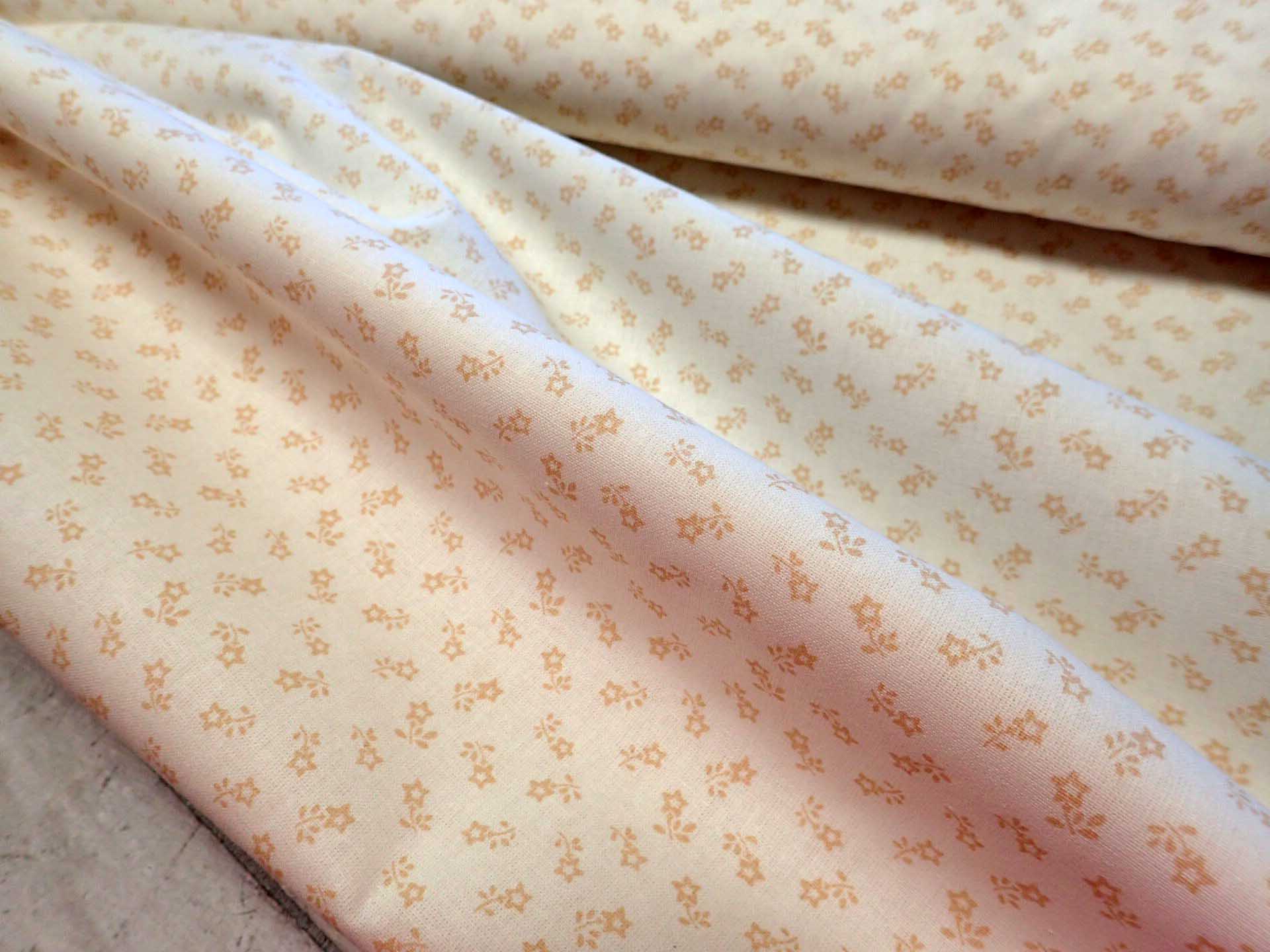 LÁTKA - SVĚTLE BÉŽOVÉ KYTIČKY