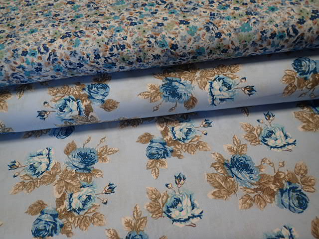 LÁTKA - SVĚTLE MODRÁ + MODRÉ VĚTŠÍ RŮŽIČKY