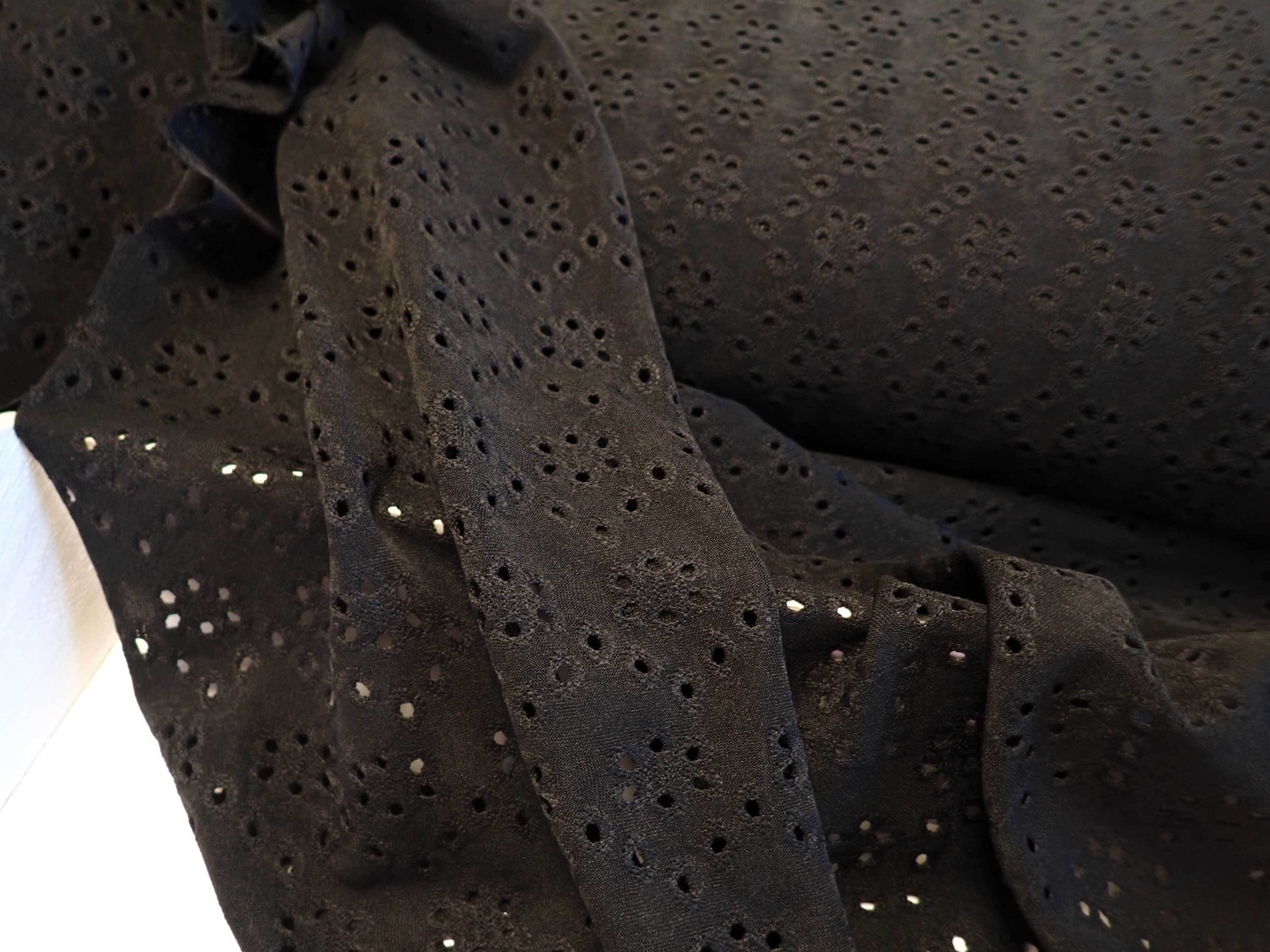 PLETENINA - JERSEY - VYŠÍVANÁ - MADEIRA - ČERNÁ