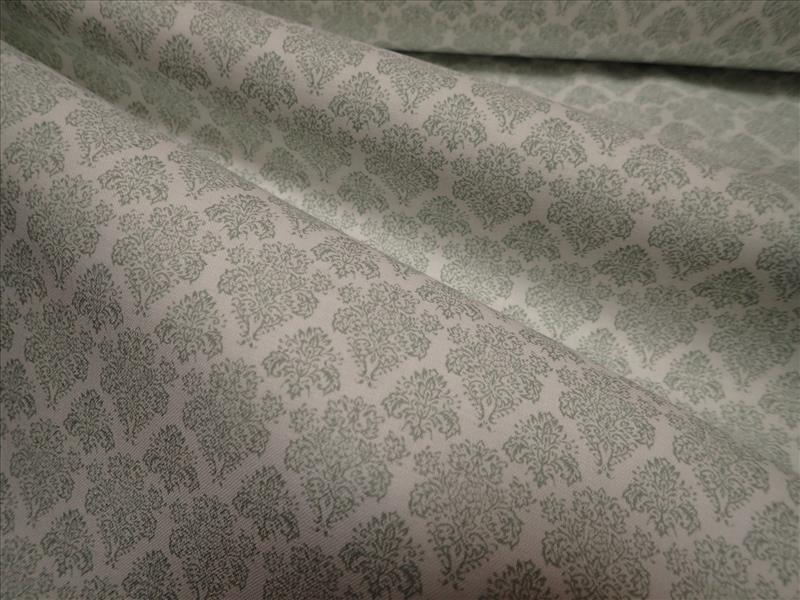 LÁTKA  - BÍLÁ + ŠEDÉ ORNAMENTY