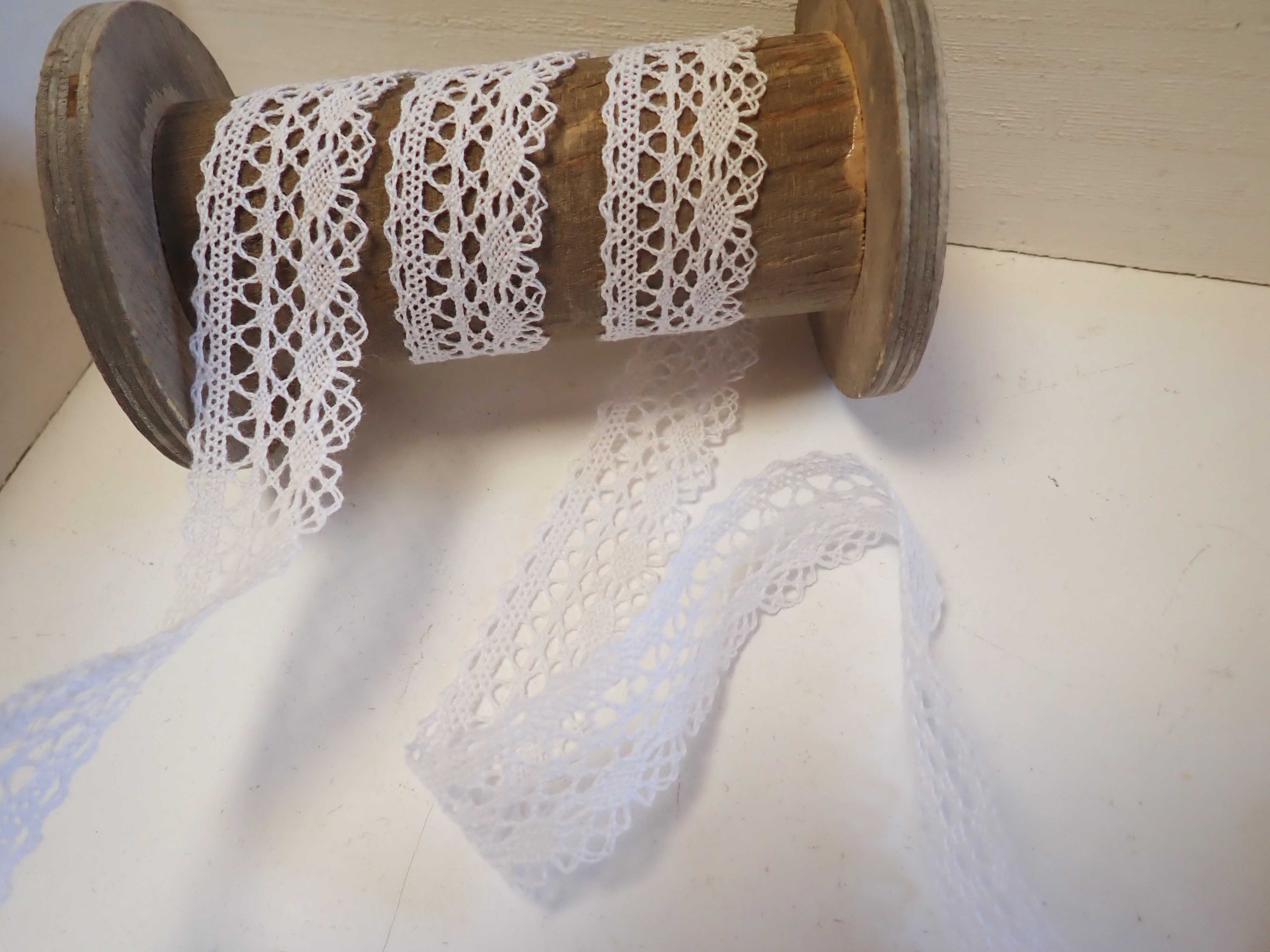 KRAJKA - PALIČKOVANÁ - BÍLÁ