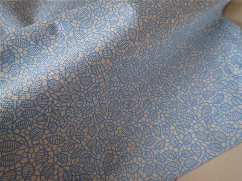 LÁTKA - BÍLÁ + SVĚTLE MODRÉ LÍSTEČKY