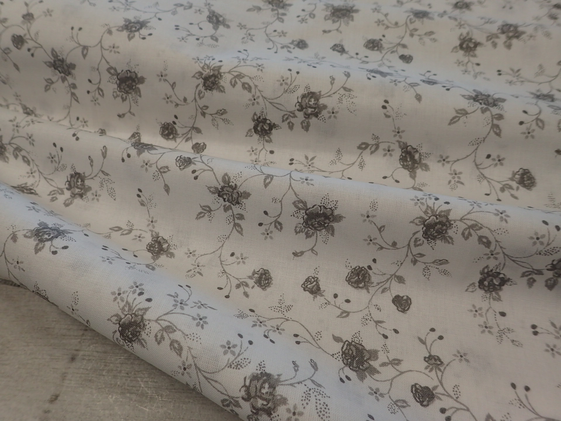 LÁTKA - ŠEDÉ KYTIČKY