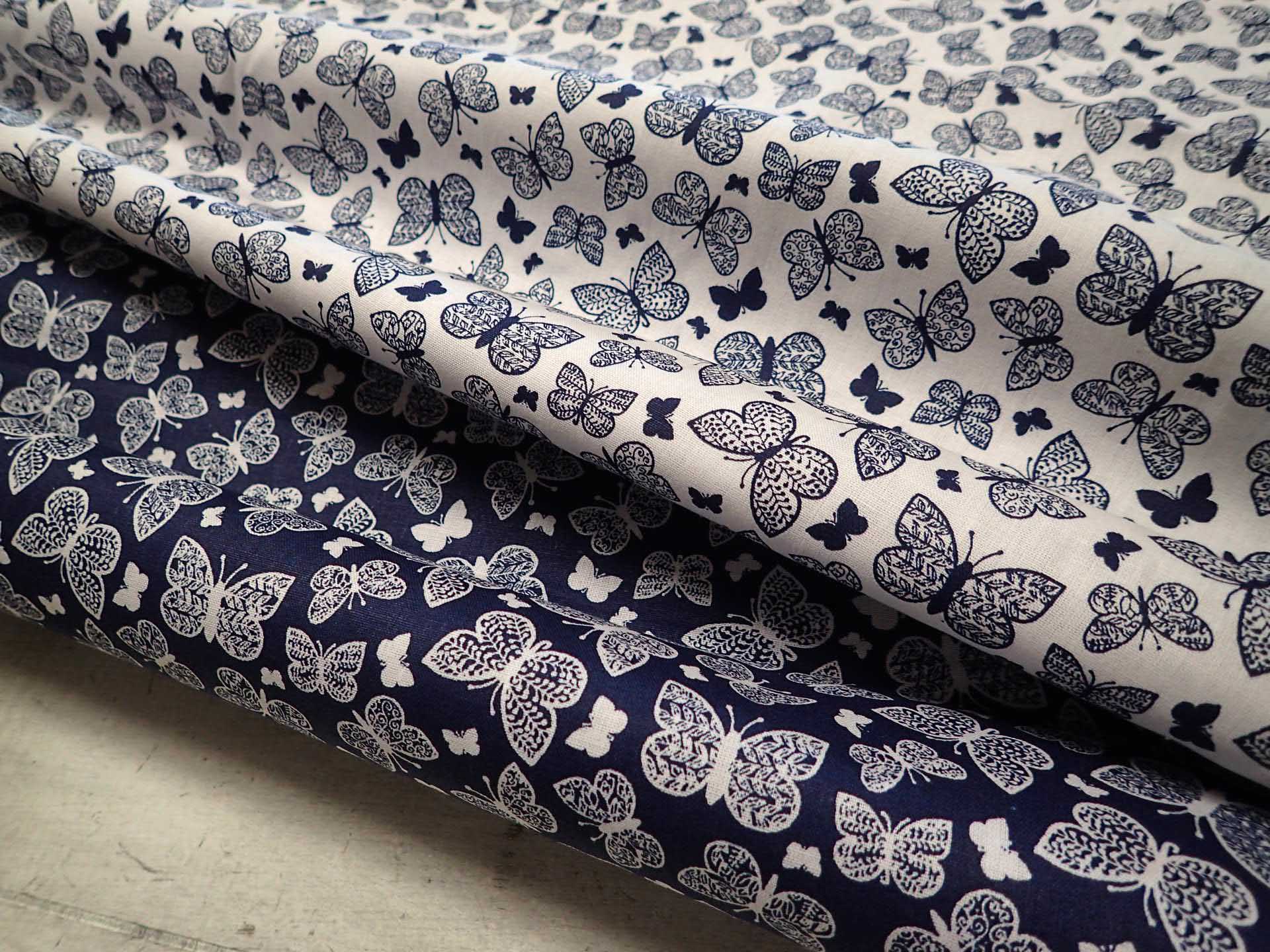 LÁTKA - TMAVĚ MODRÁ + BÍLÝ MOTÝLEK