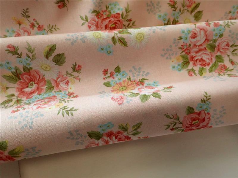 LÁTKA - SVĚTLE RŮŽOVÁ + RŮŽIČKY