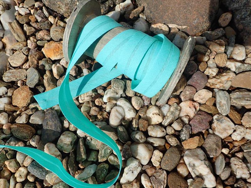 šikmý bavlněný proužek - šíře 20 mm - zažehlený - MENTOLOVÝ