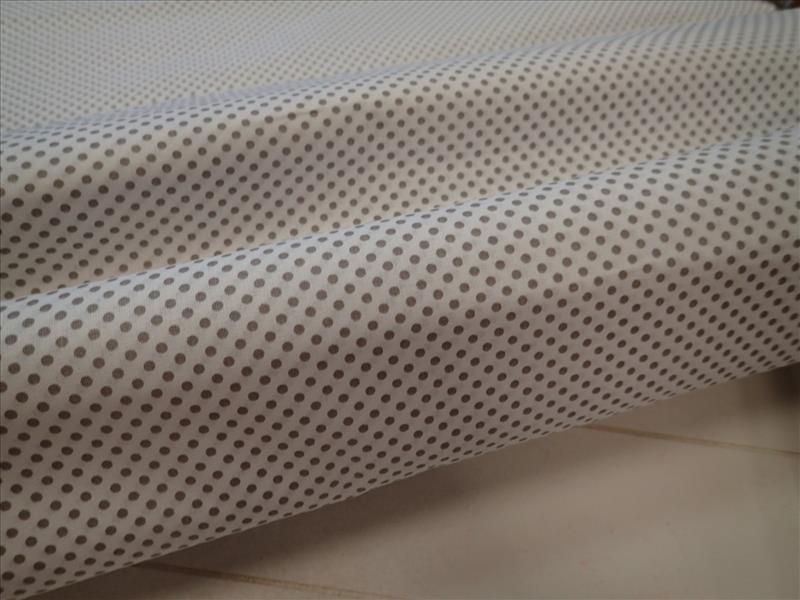 LÁTKA - BÍLÁ + ŠEDÉ PUNTÍKY