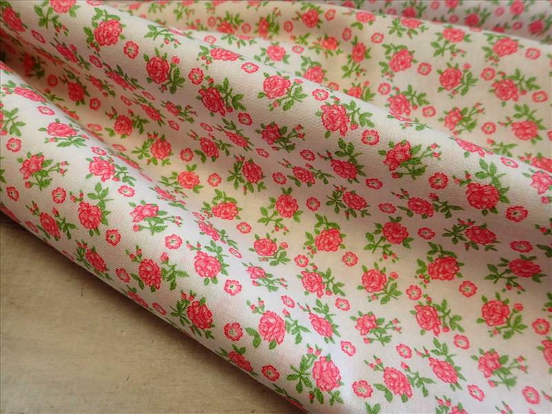 LÁTKA - RŮŽOVÉ KYTIČKY