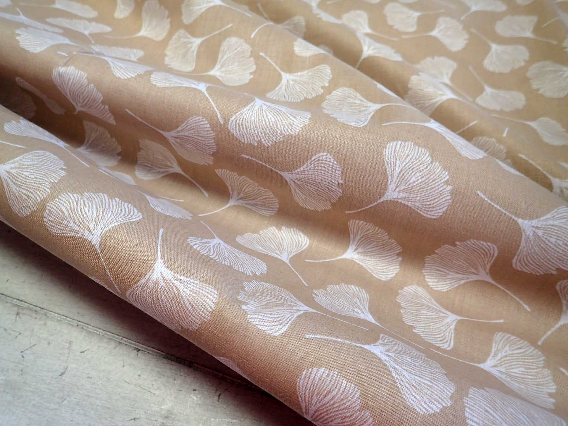 LÁTKA - BÉŽOVÁ + GINKO