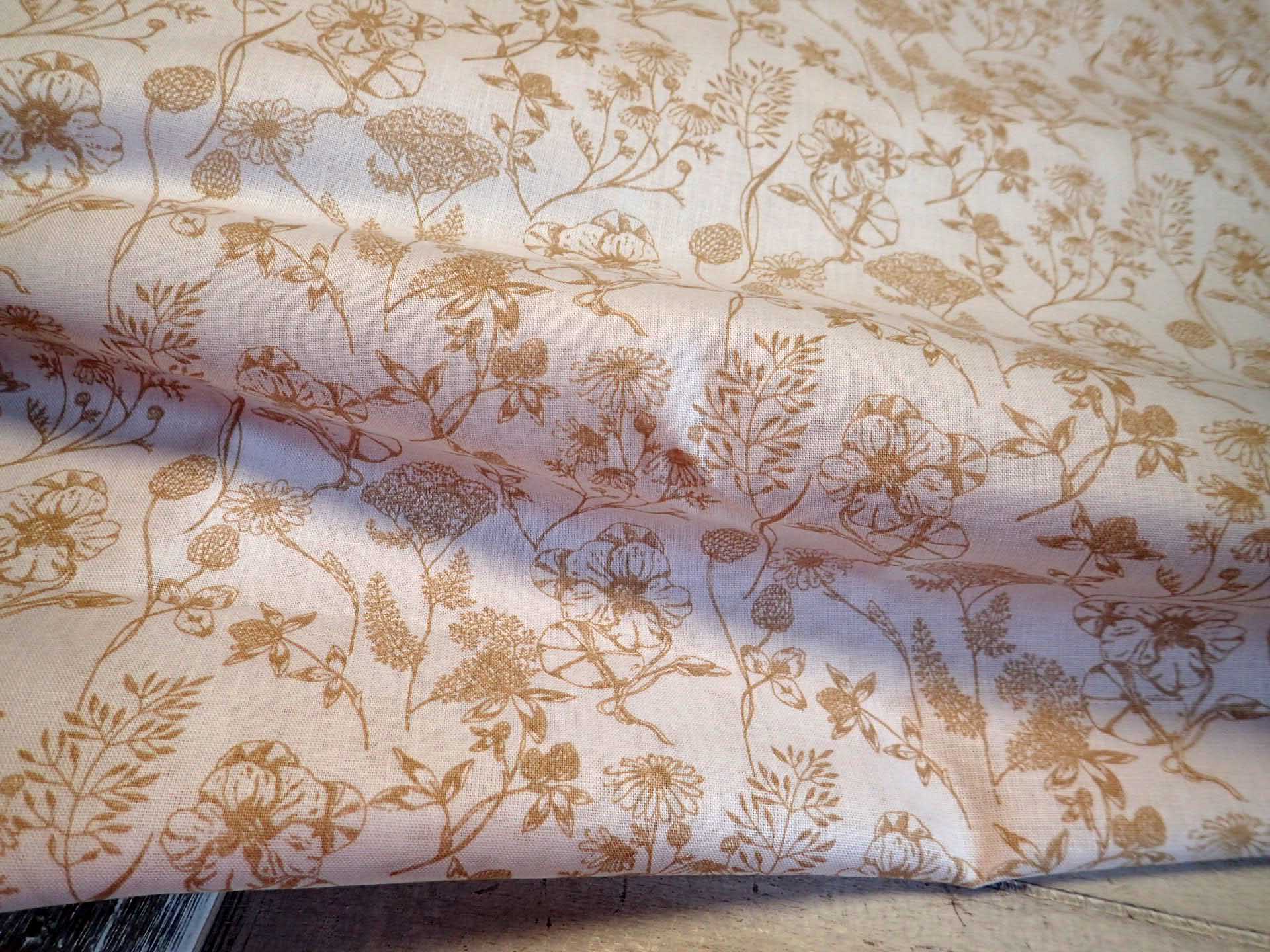 LÁTKA - BÉŽOVÉ KVĚTY