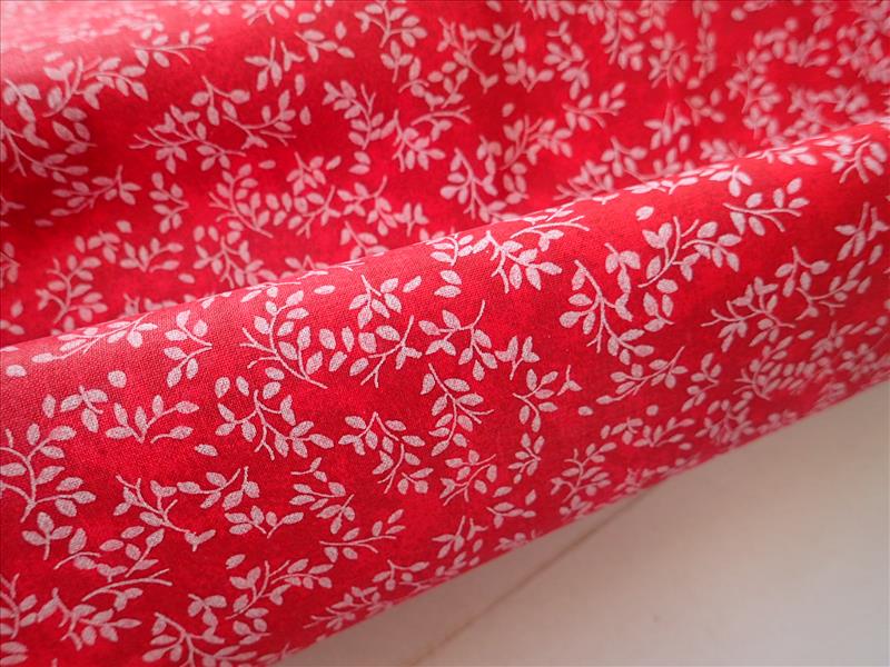 látka - MRAMOR - ČERVENÝ S BÍLÝMI LÍSTEČKY