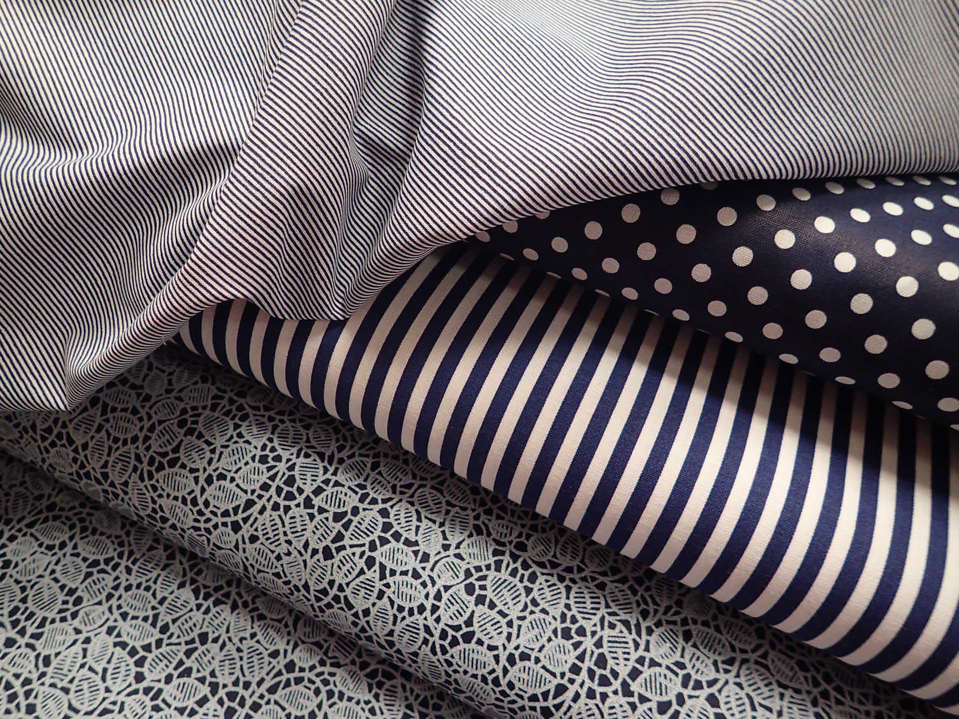 LÁTKA - TMAVĚ MODRÝ ÚZKÝ PROUŽEK