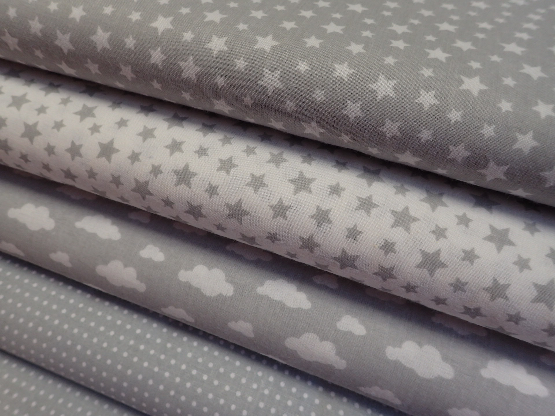 LÁTKA - ŠEDÁ + BÍLÉ  HVĚZDIČKY