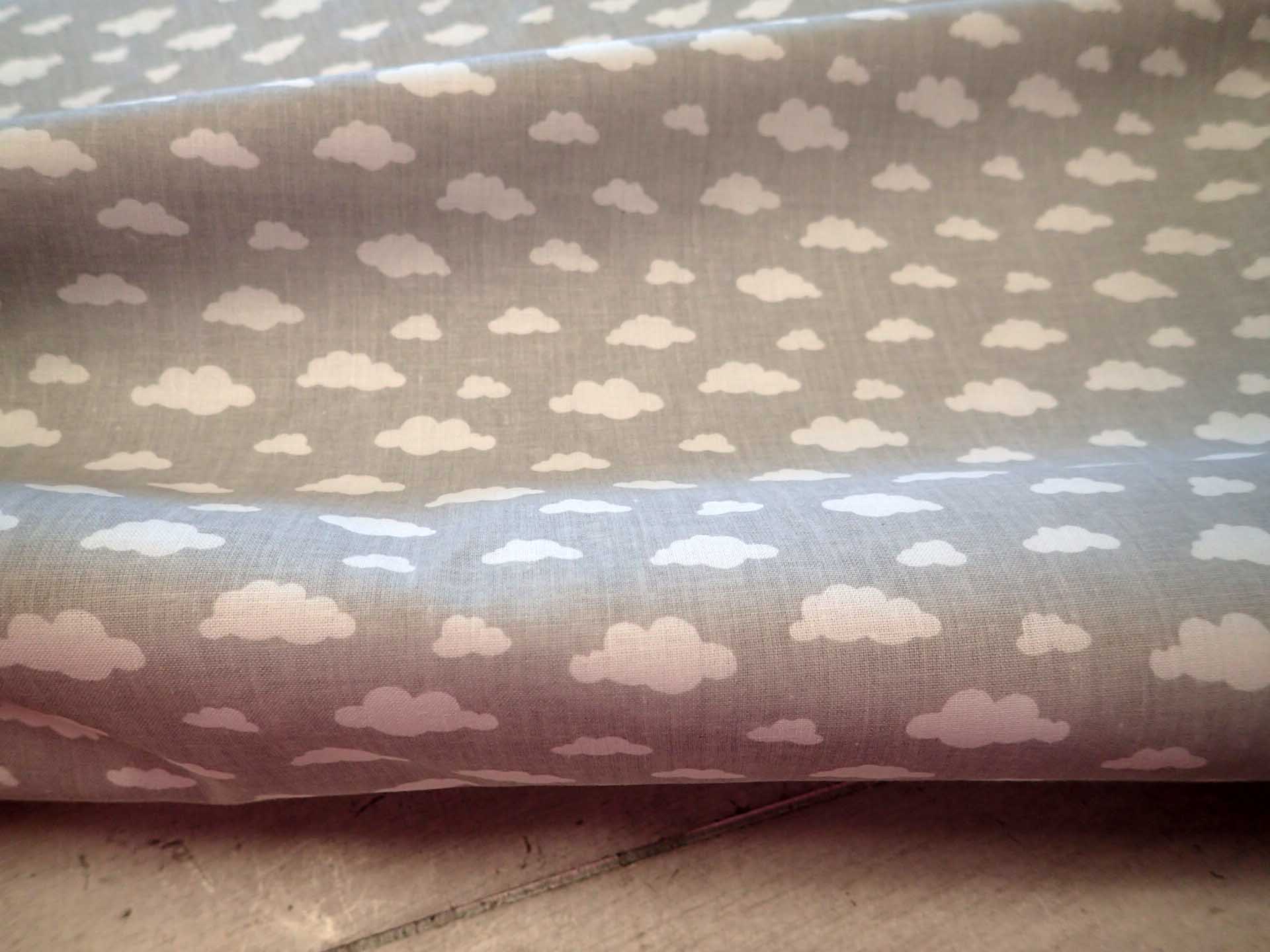 LÁTKA  - ŠEDÁ + BÍLÉ  MRÁČKY